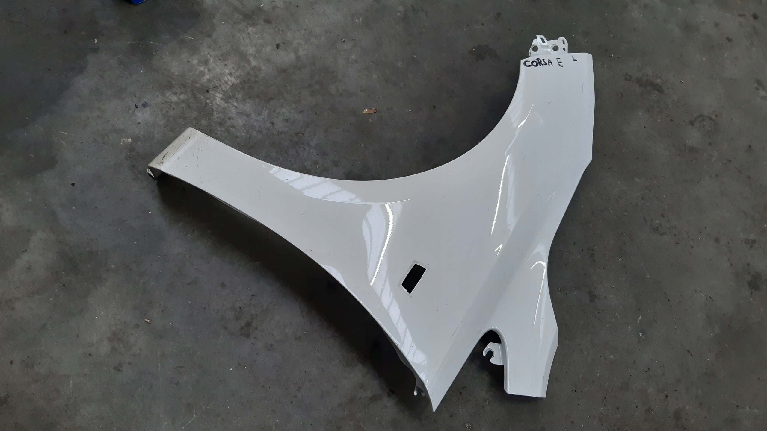 fender left bialy Opel Corsa D