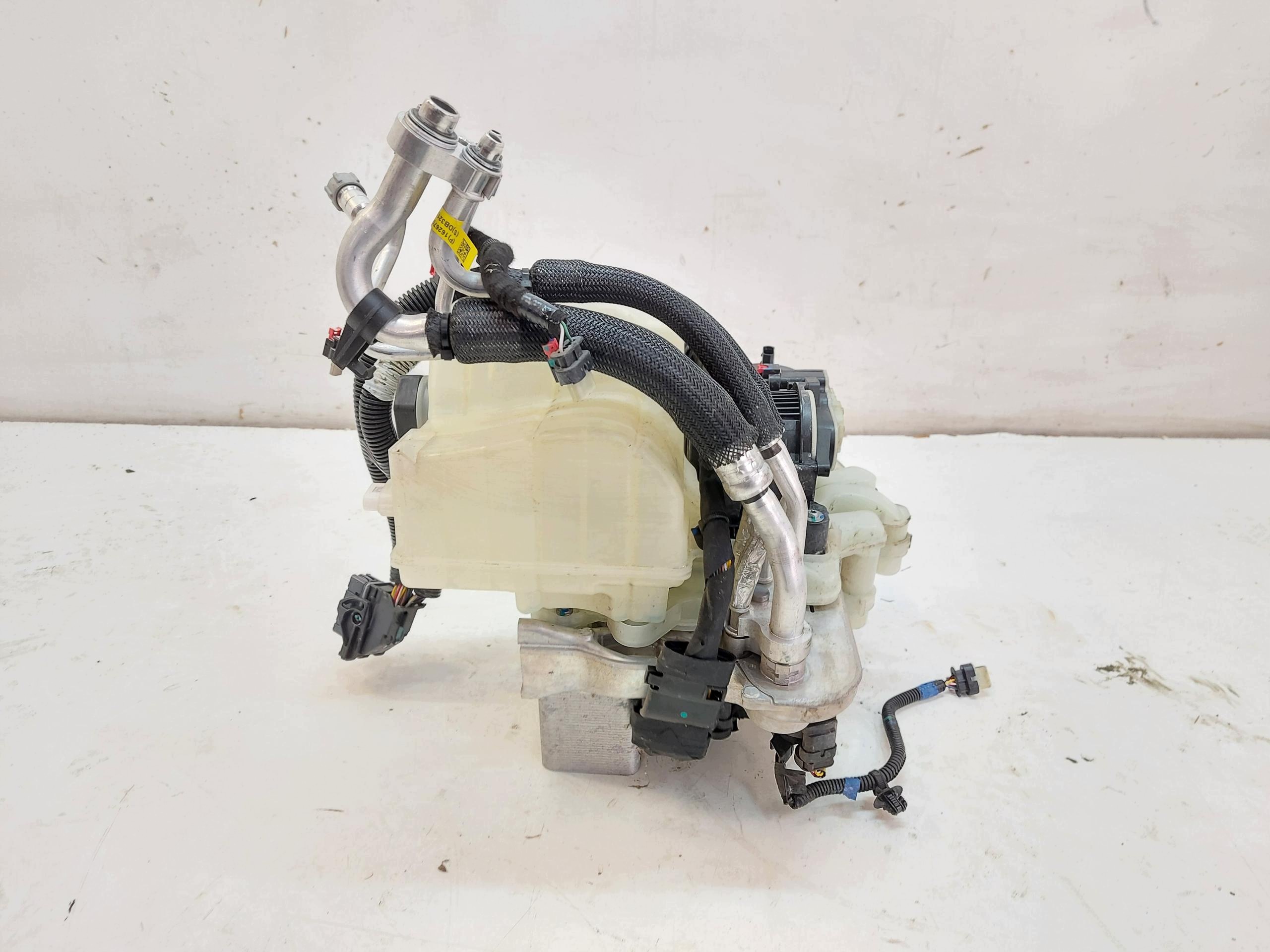 TESLA MODEL 3 2022r pumpa tepla hadice 1523003-00-B