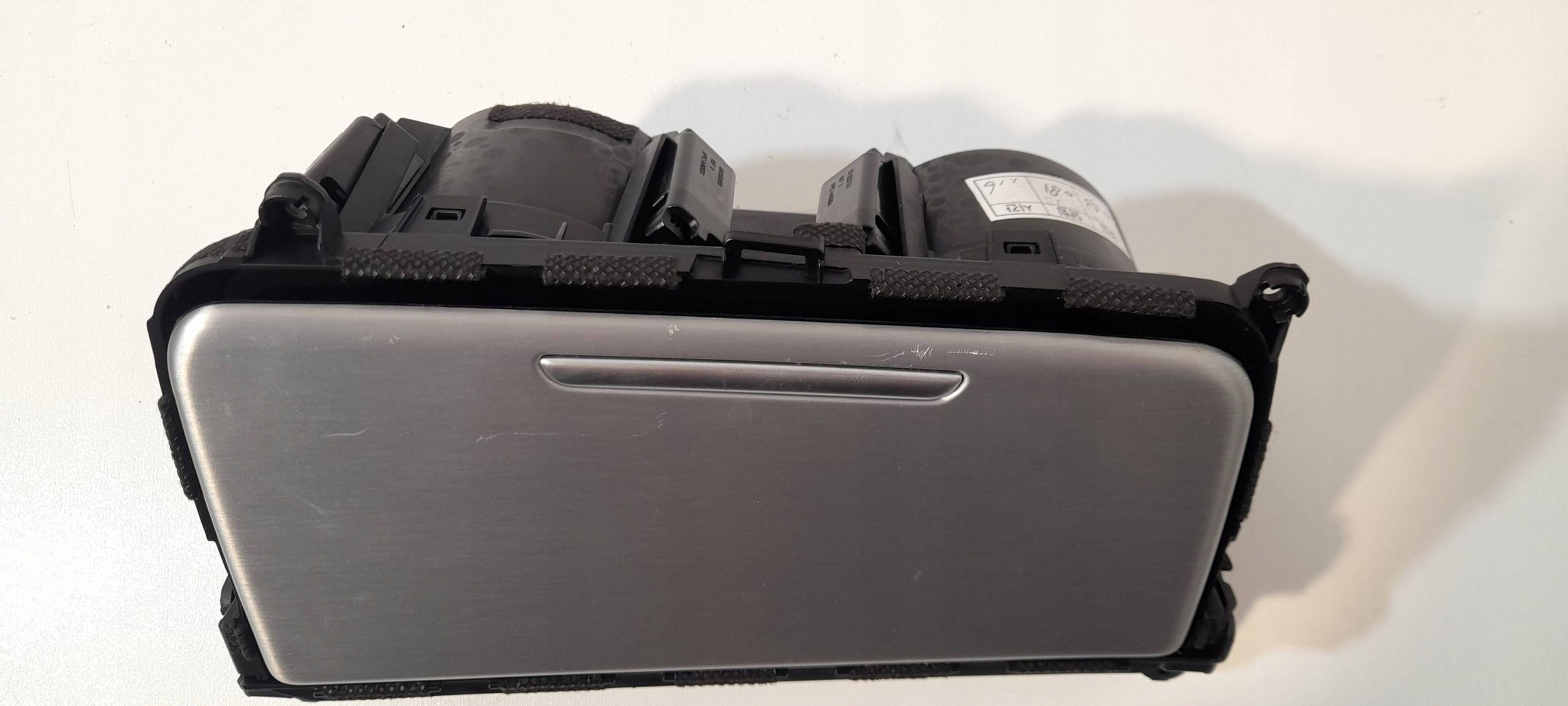 KIA Stinger passenger compartment tunelu srodkowego 84670J5000 (65)