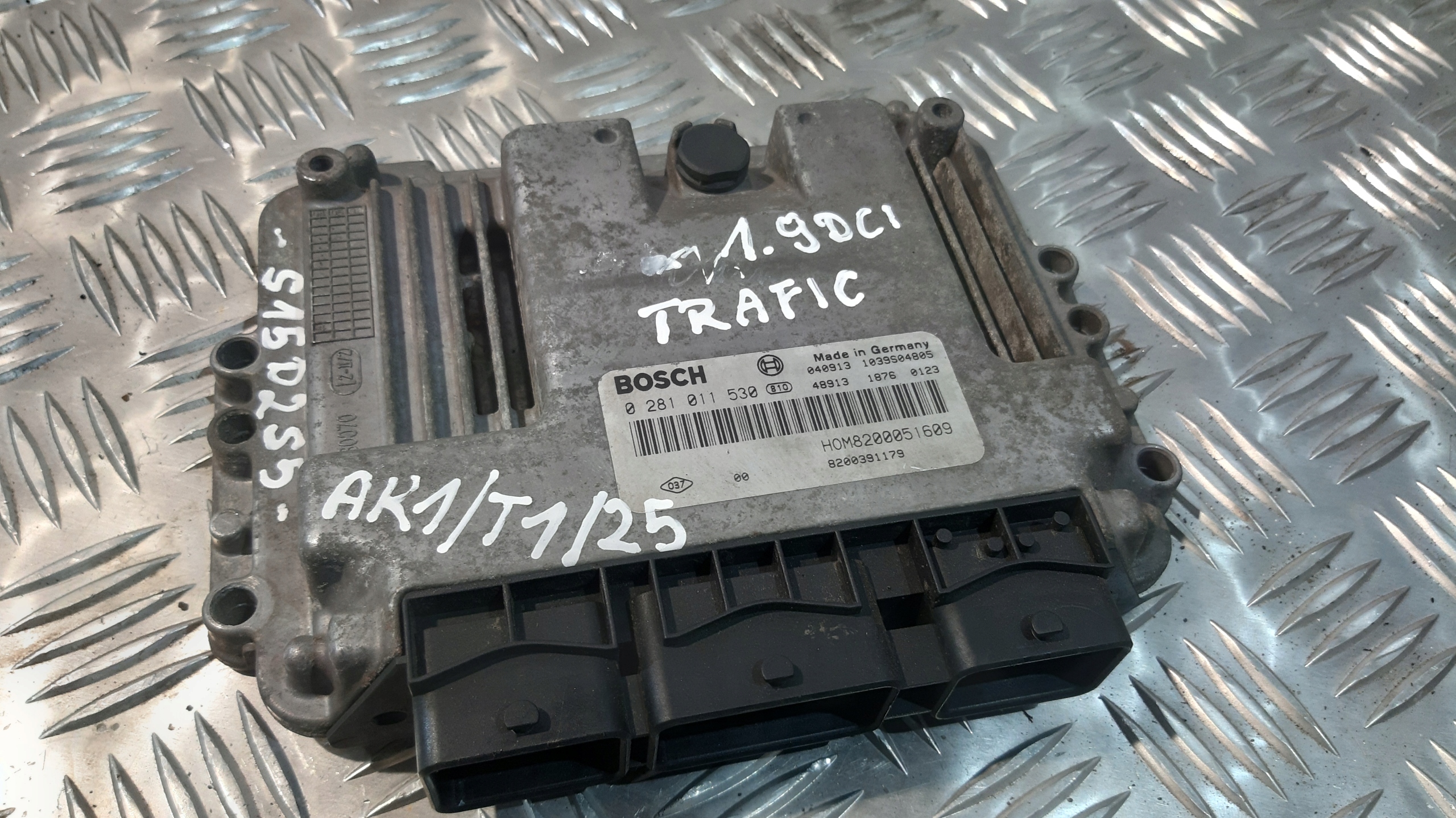 computer control unit BOSCH 0281011530 8200051609 VIVARO TRAFIC
