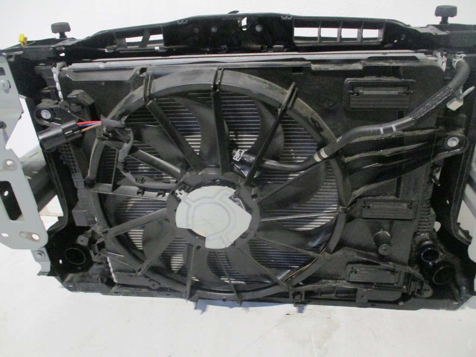 Pas przedni CHŁODNICE FORD KUGA MK3 1,5TDCI Typ samochodu Samochody osobowe