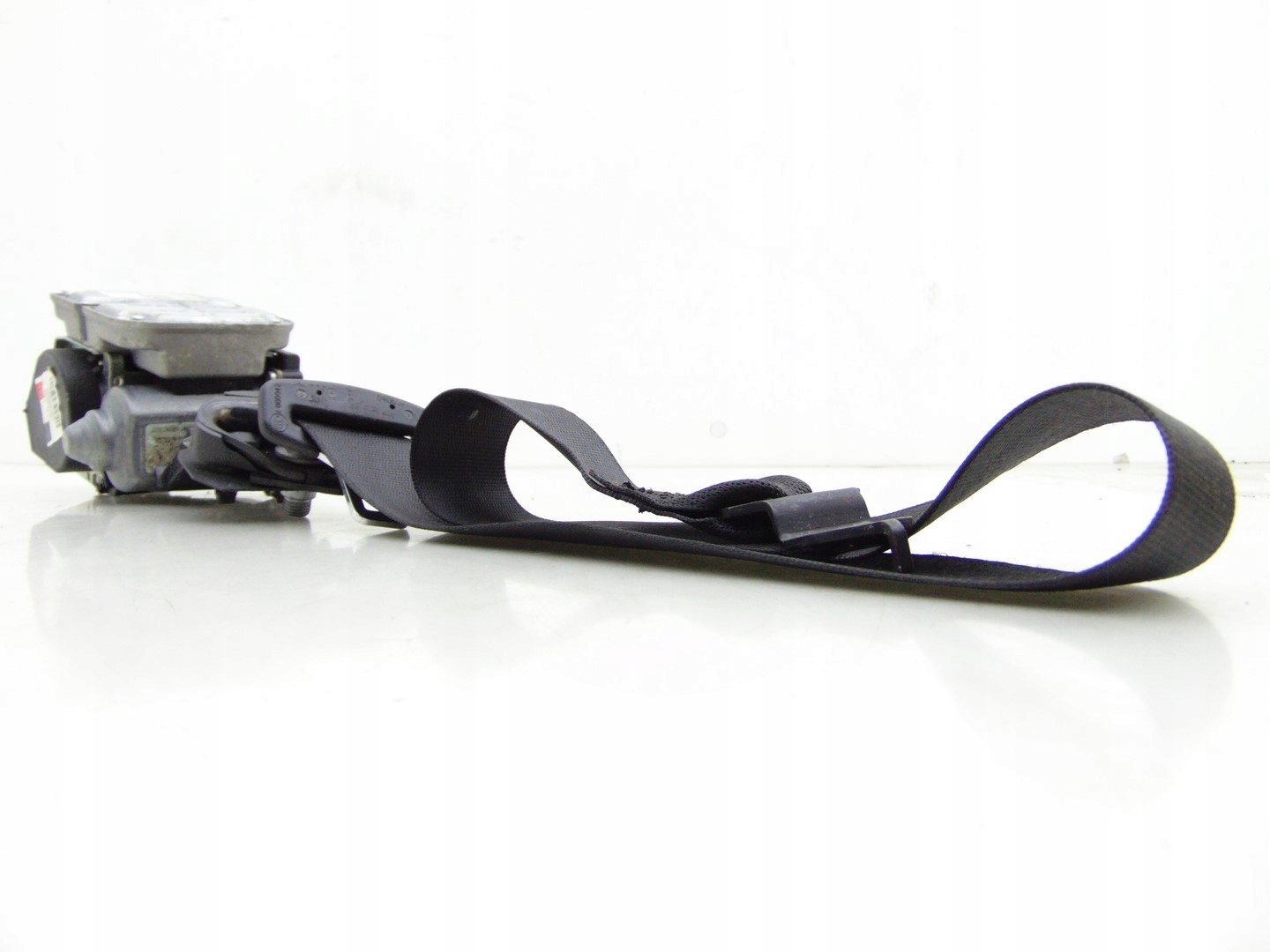 602208200 - Ремень безопасности слева спереди MB CLS W219