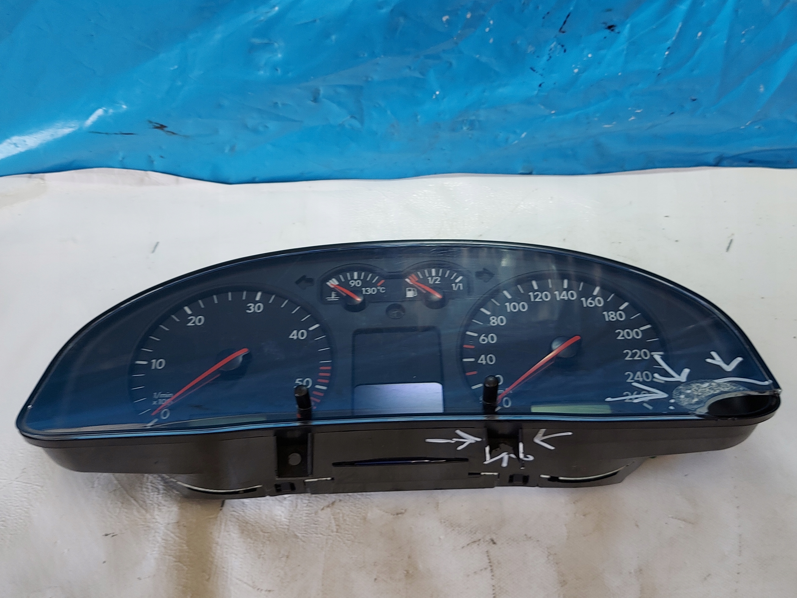 dials clock VW PASSAT B5 1.9 TDI 3B0920822A