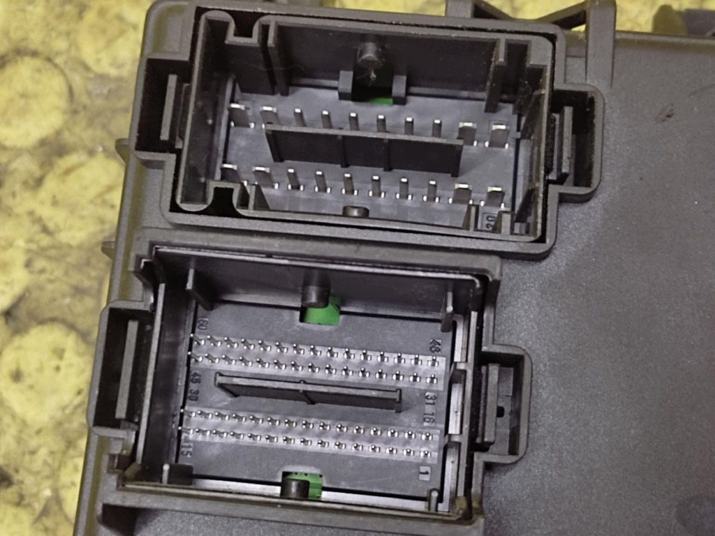 FIAT GRANDE PUNTO module compartment BSI 00517954300
