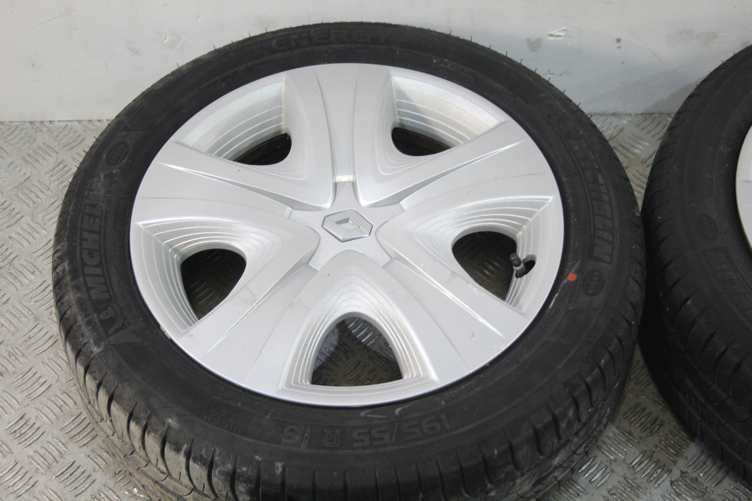 wheels discs tyres 195/55 R16 RENAULT CLIO IV