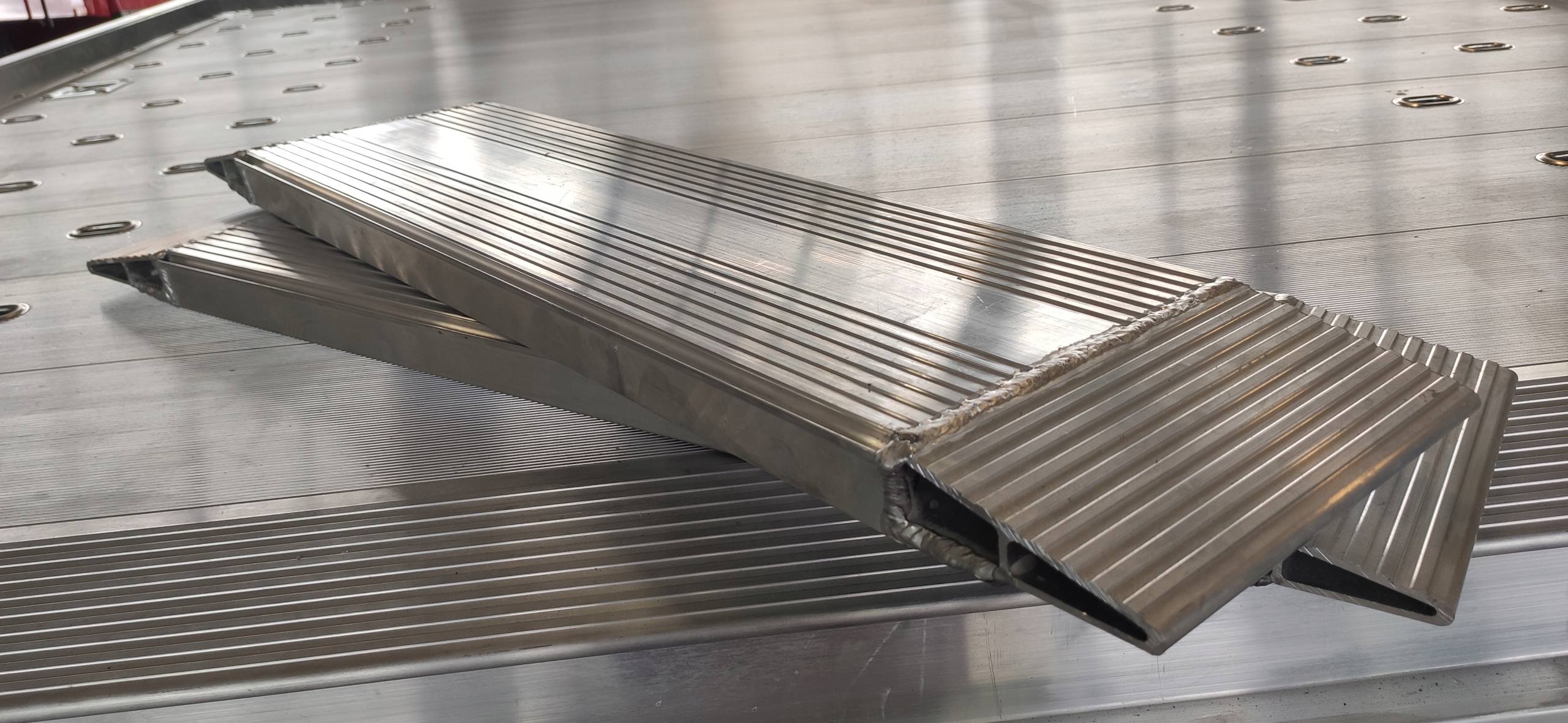 АЛЮМИНИЕВЫЕ ВЪЕЗДНЫЕ ТРАПЫ ДЛЯ АВТОЛАВЕТА