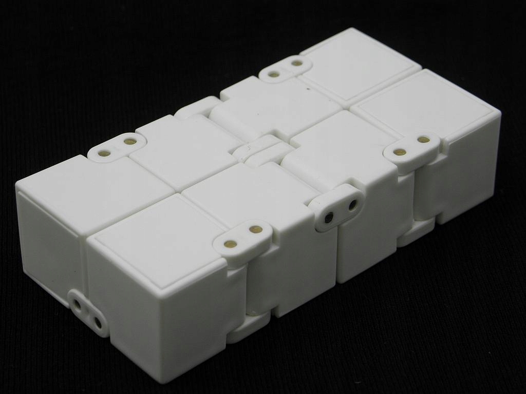 KOSTKA ANTYSTRESOWA - Infinity Cube - BIAŁA EAN (GTIN) 0765673340807