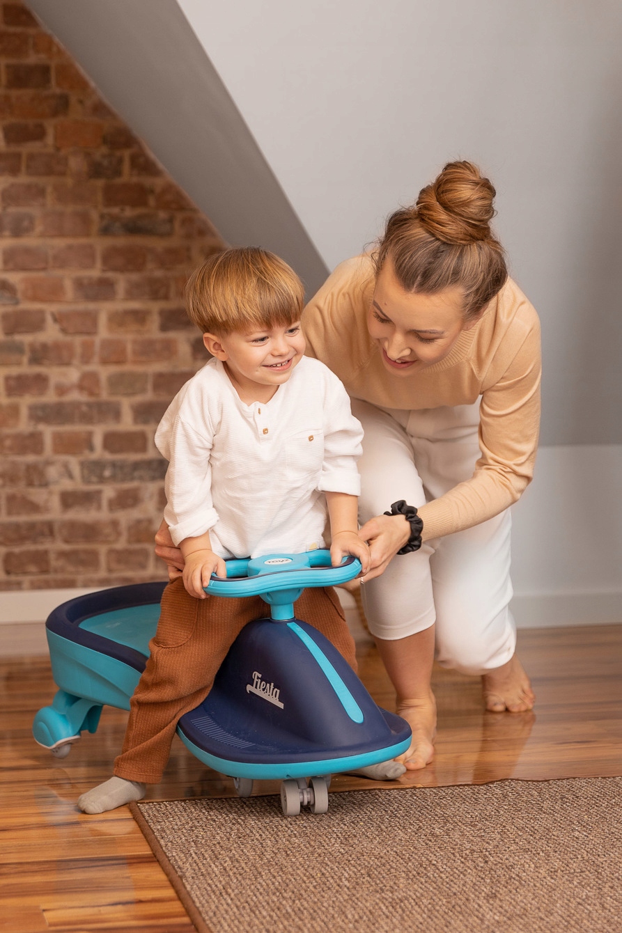 JEŹDZIK GRAWITACYJNY ŚWIECĄCY KAUCZKOWE KÓŁKA LED Wiek dziecka 3 lata +