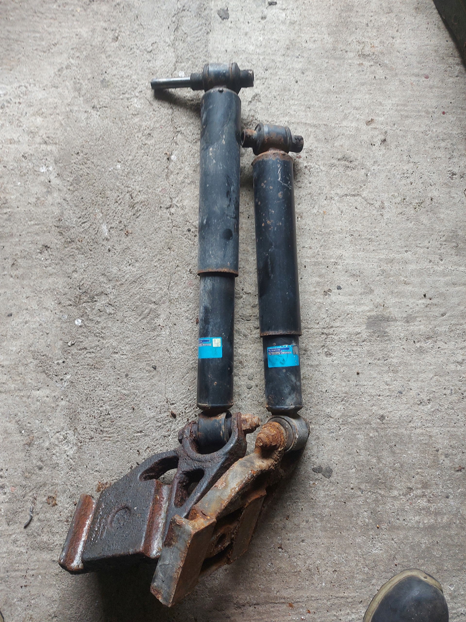 Volvo Fh amortyzator sachs wspornik amortyzatora