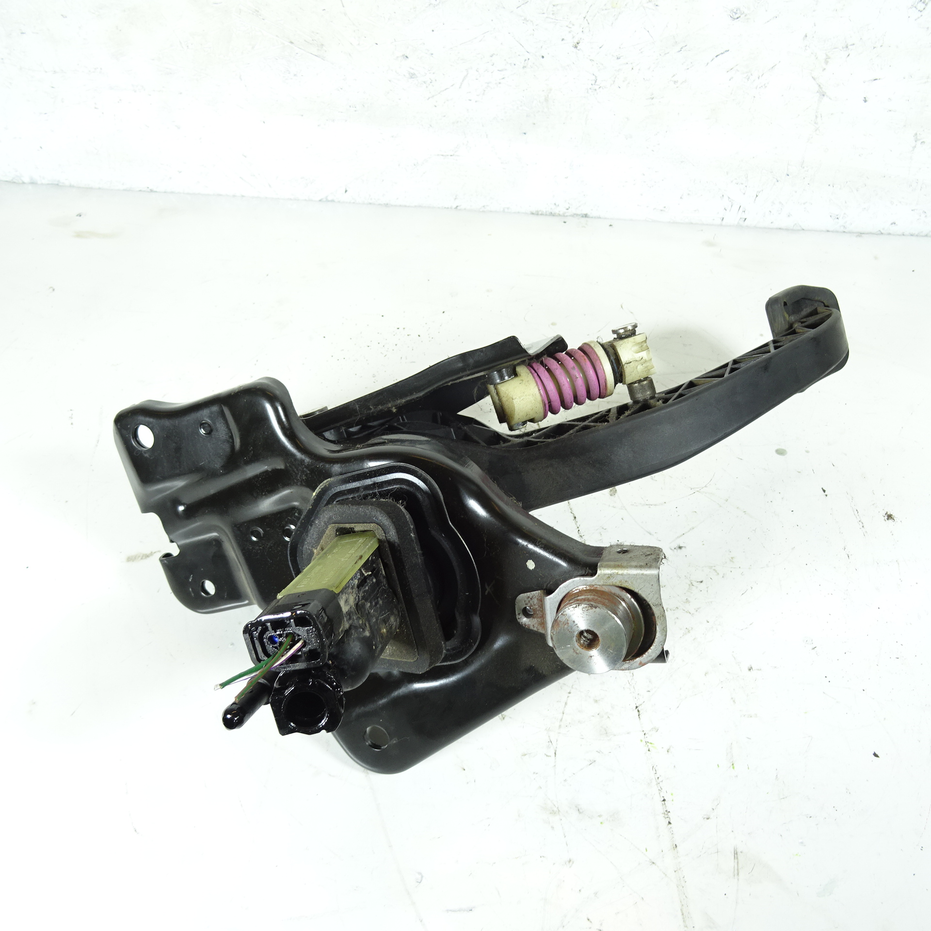 FORD MONDEO MK4 2.5B Kupplungspedal 7G9N-7B633-YB