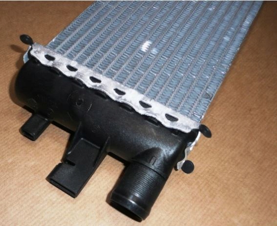 CHLODNICA POWIETRZA R MASTER III 2 3DCI 214C10001R Producent czesci Renault OE