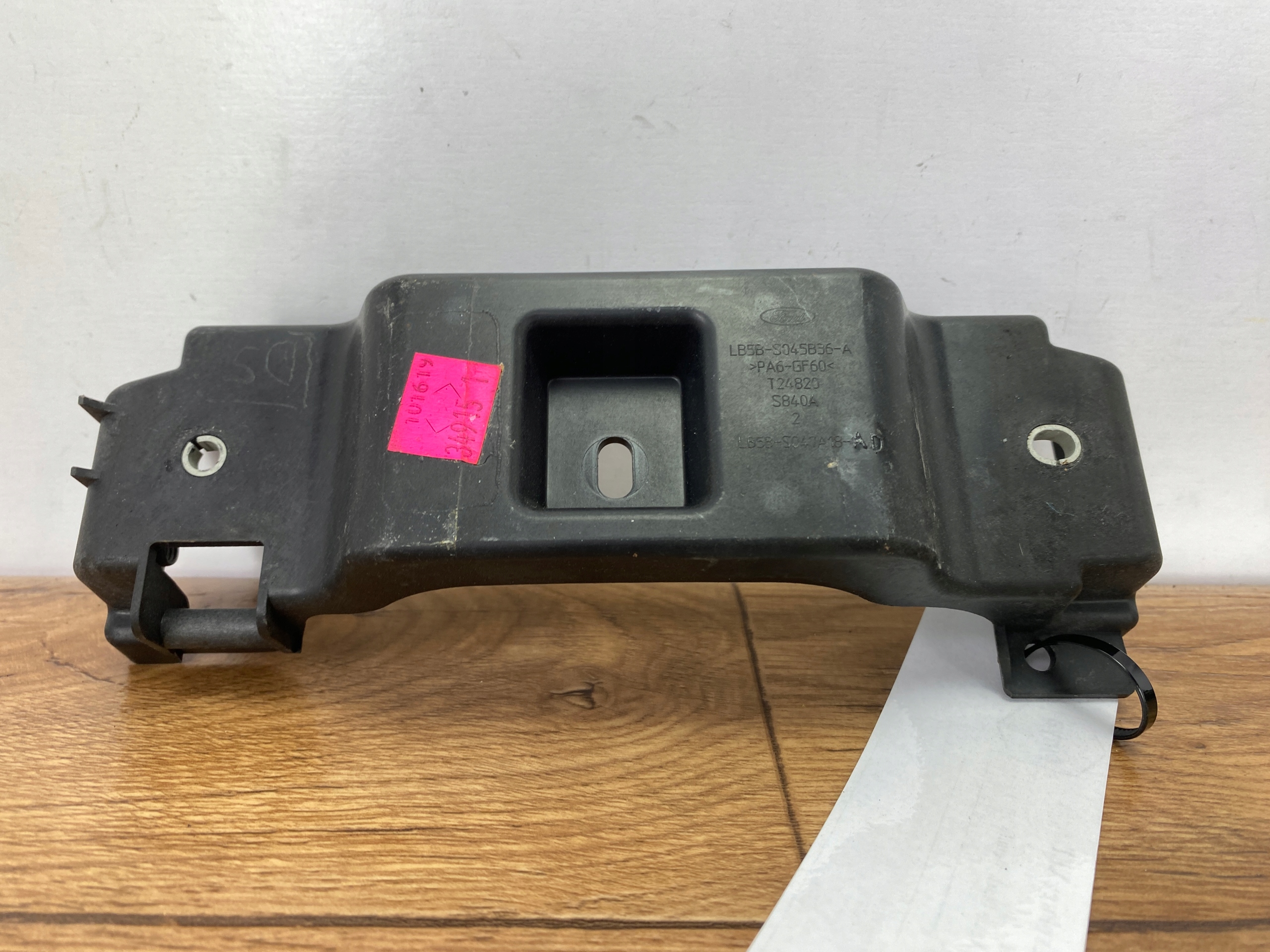 rear left bracket mounting Ford Explorer MK6 2020+ USA