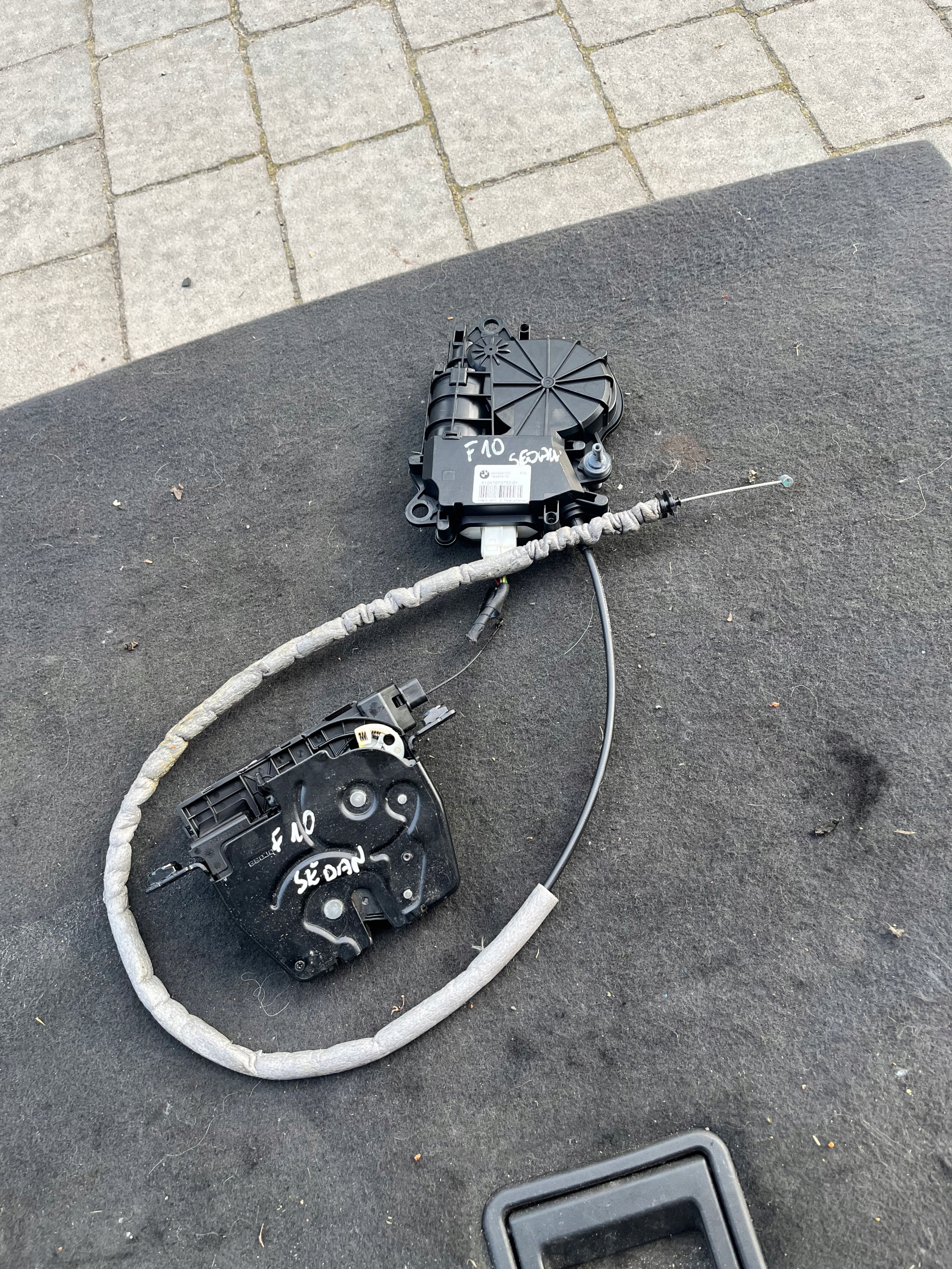 BMW 5 F10 ZAMEK DOCIĄG KLAPY TYŁ