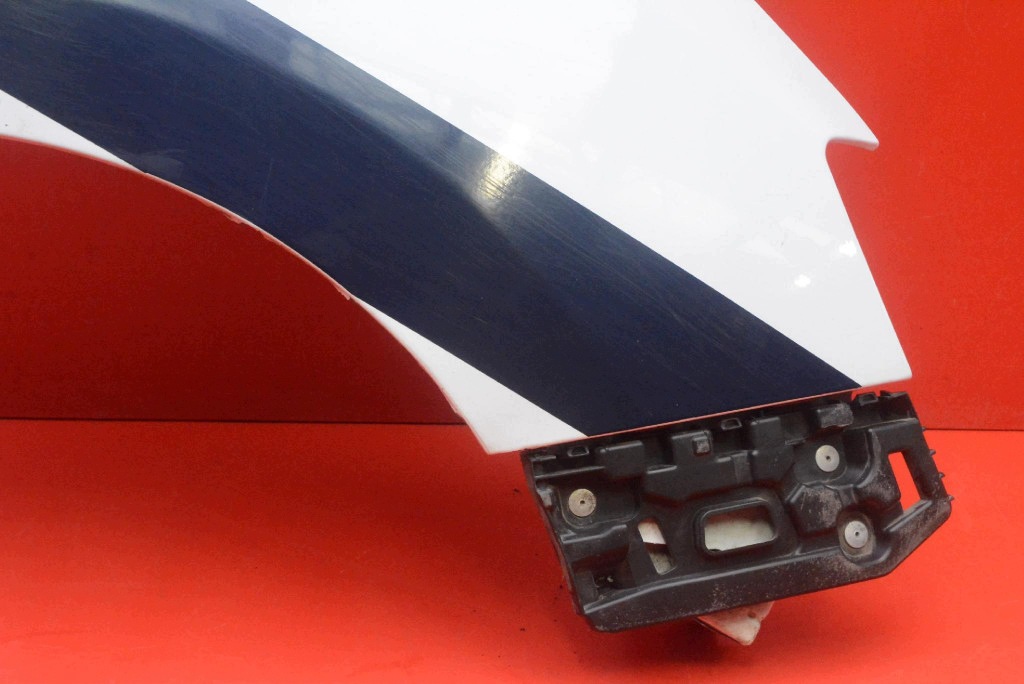 fender right front front BIALY 260421830R DACIA DOKKER 12-17