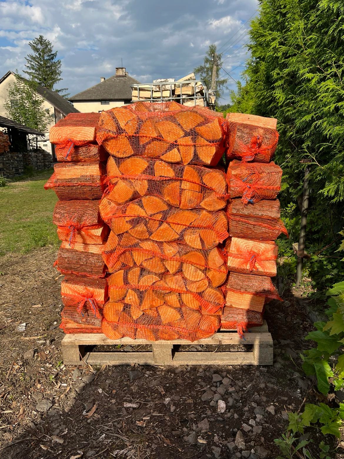 DREWNO OPAŁOWE KOMINKOWE PALETA DO KOMINKA, OGNISKA, WĘDZENIA, OPAŁ, BRZOZA Kod producenta DREWNO DO KOMINKA DO GRILLA, OGNISKA WĘDZENIA