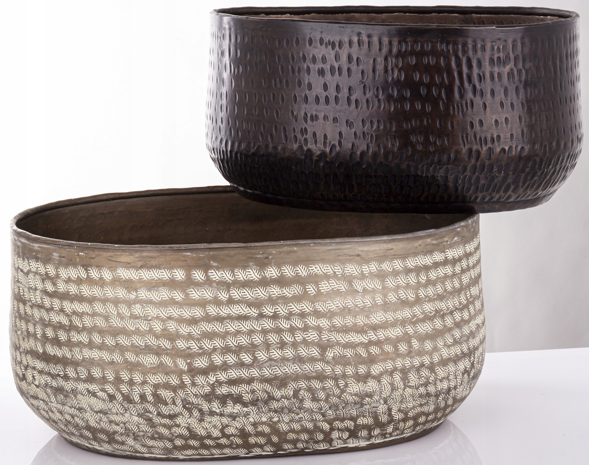 Komplet dużych metalowych stylizowanych osłonek retro na doniczkę Głębokość produktu 31 cm