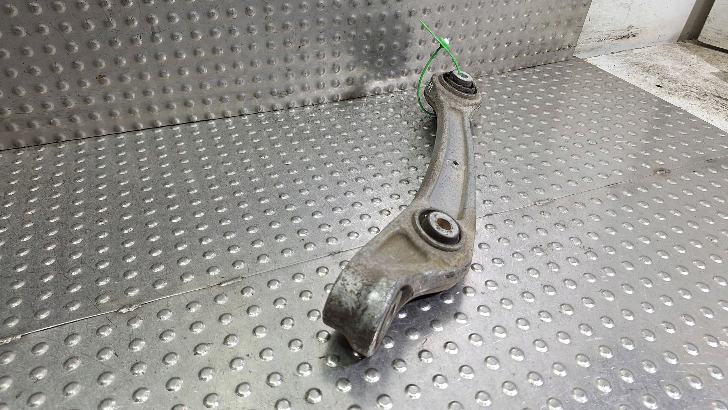 arm left front 8K0407155B AUDI A4 B8 A5 8T A7 A6 C7 Q5 8R