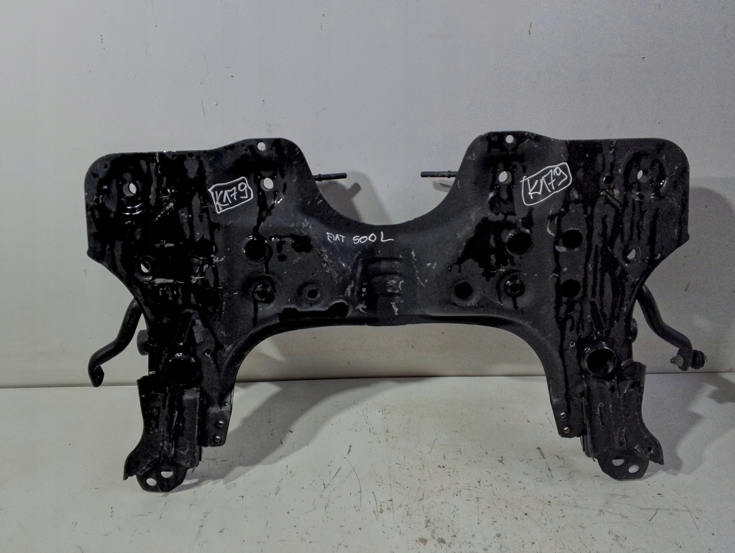 Fiat 500L axle beam front (K179)