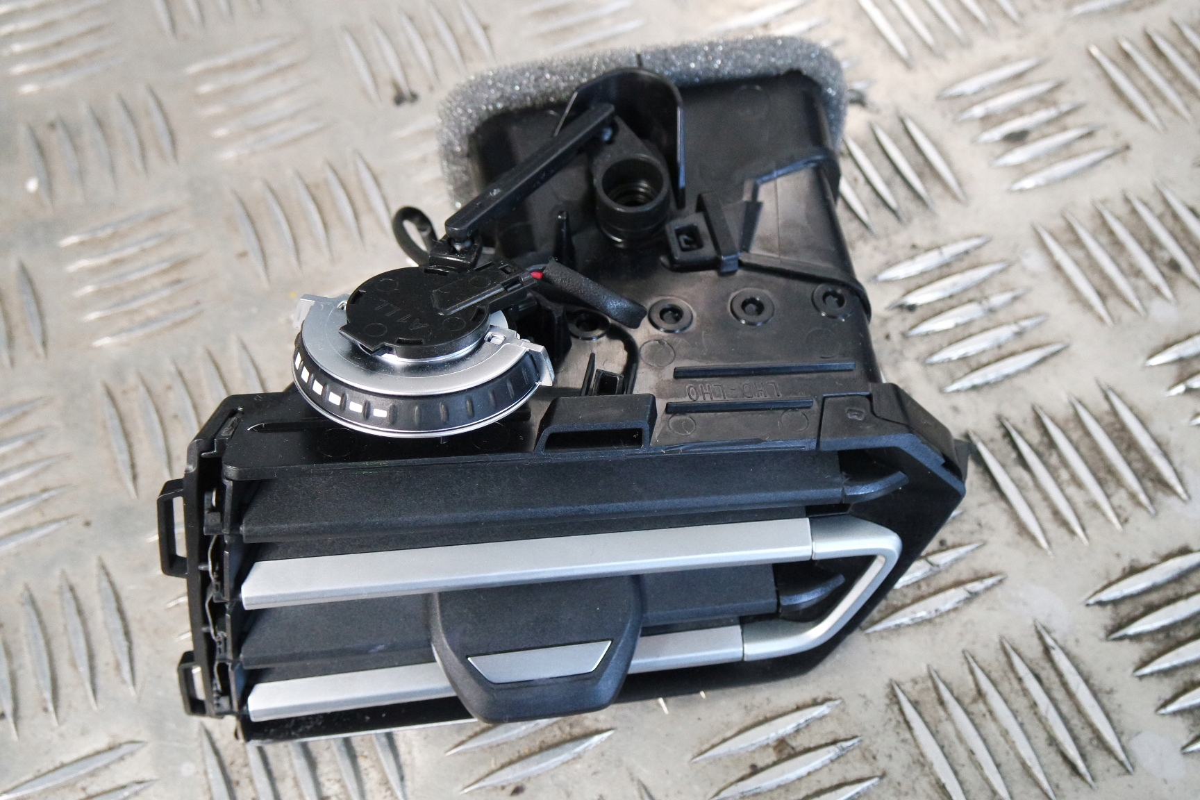 Левая решетка вентиляционного отверстия консоли BMW G07 X7 21828910