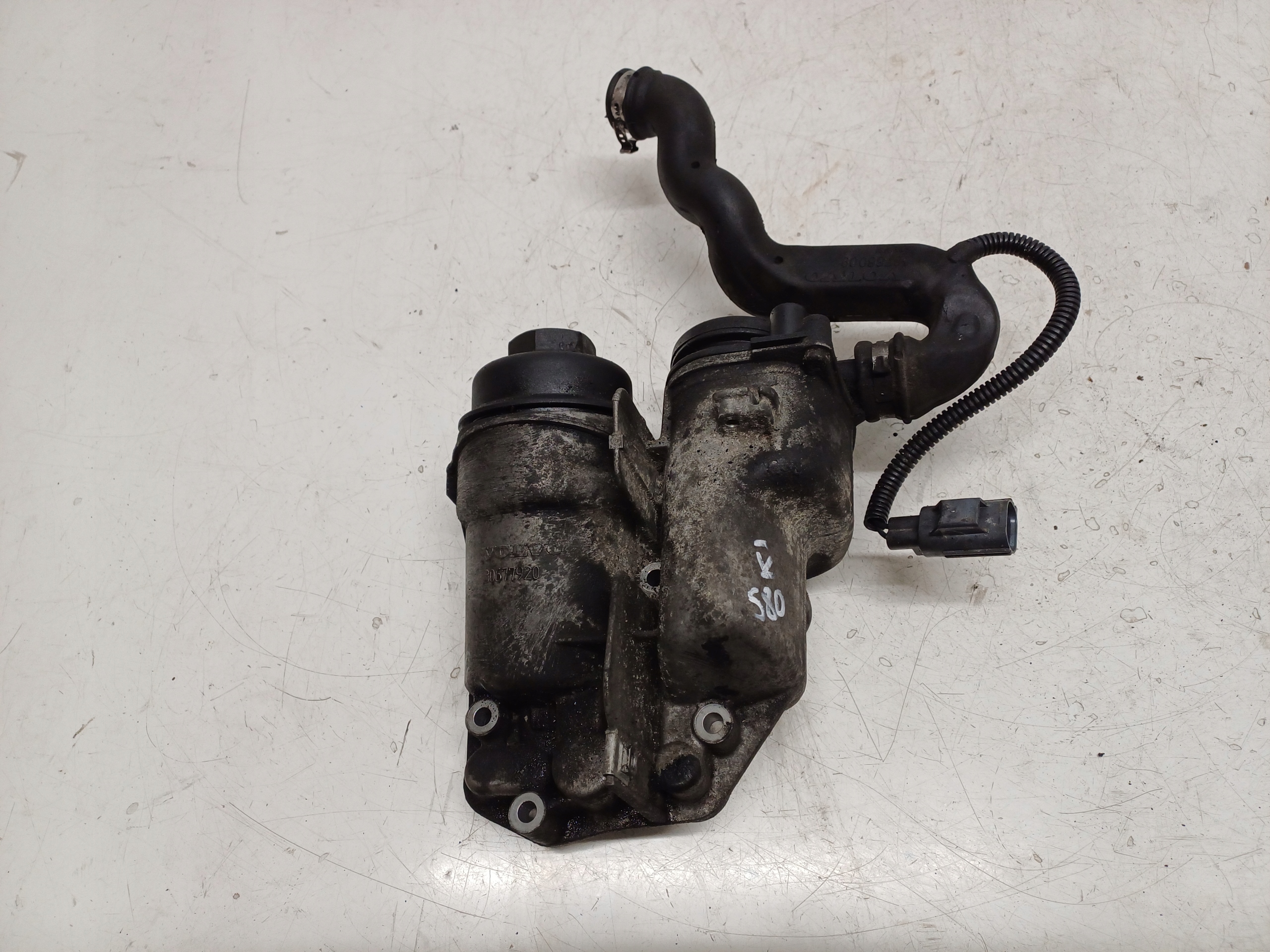 VOLVO S80 2 II V70 III 06- 2.4 D5 PODSTAWA OBUDOWA FILTRA OLEJU 30677920