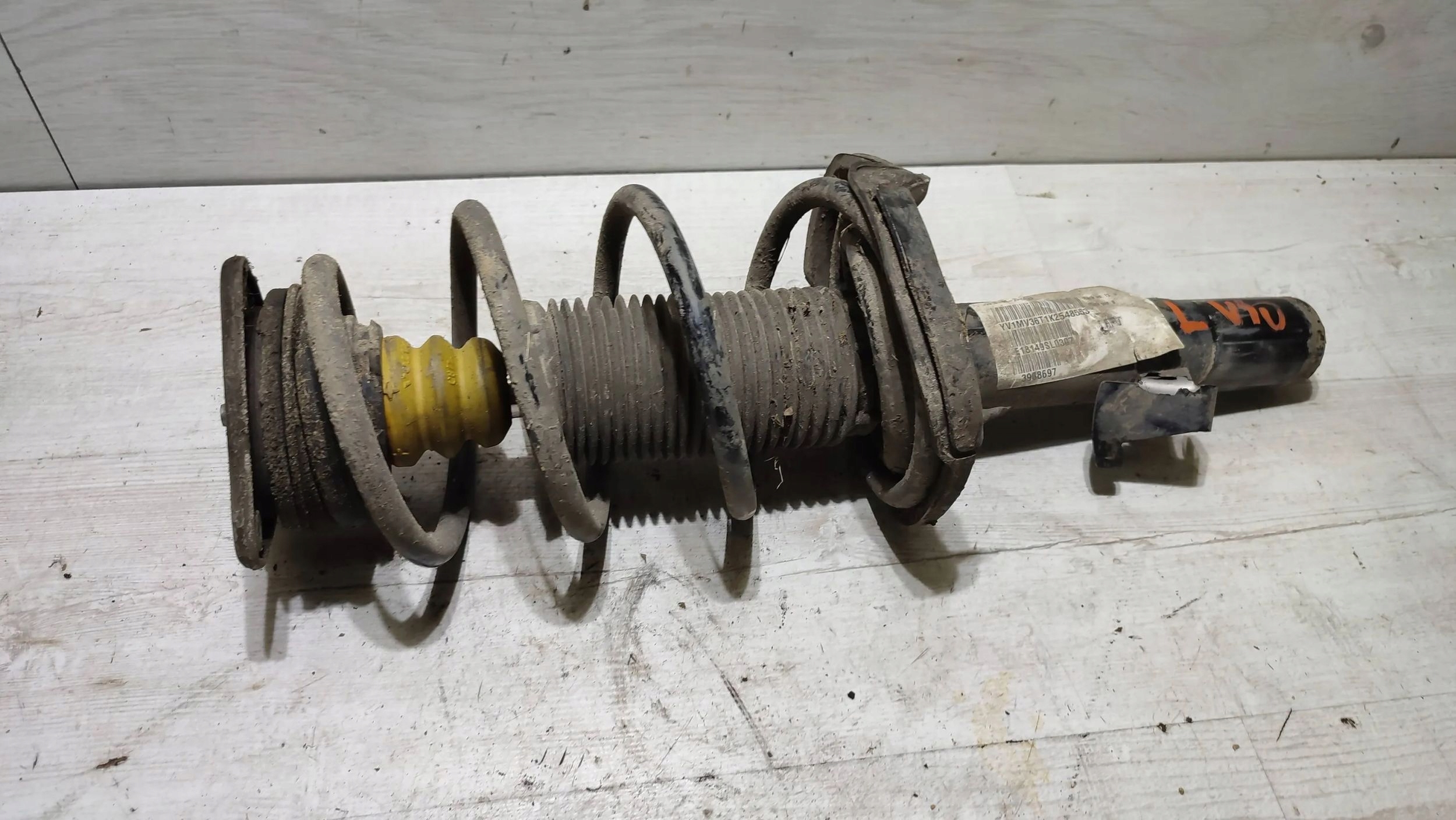 Volvo V40 2018 front side left shock absorber