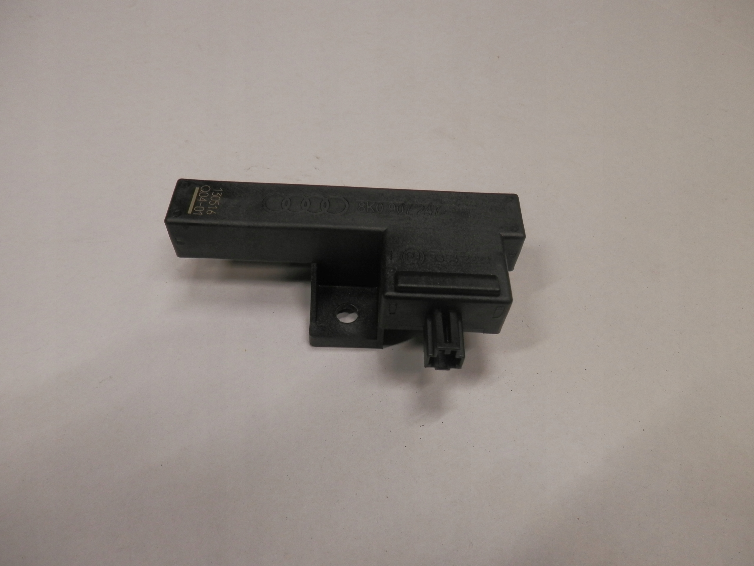 Audi A8 S8 D4 антенна 8K0907247