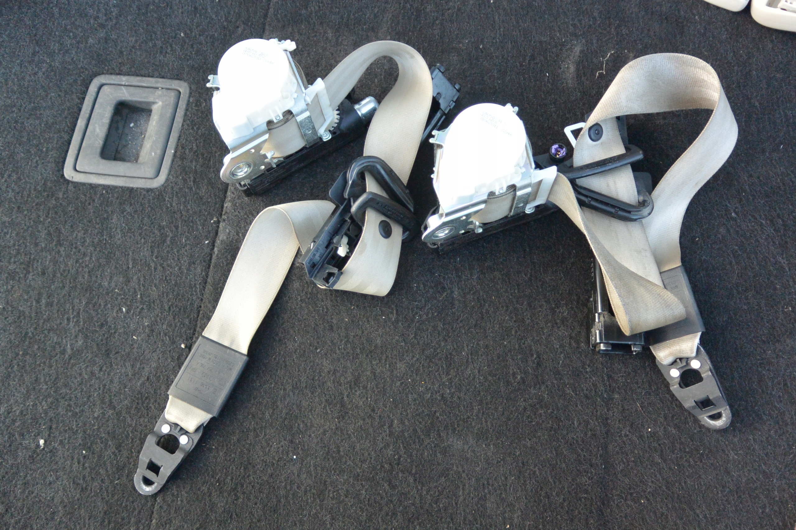 tension belt safety right left front LIFT beige AUDI Q7 4L