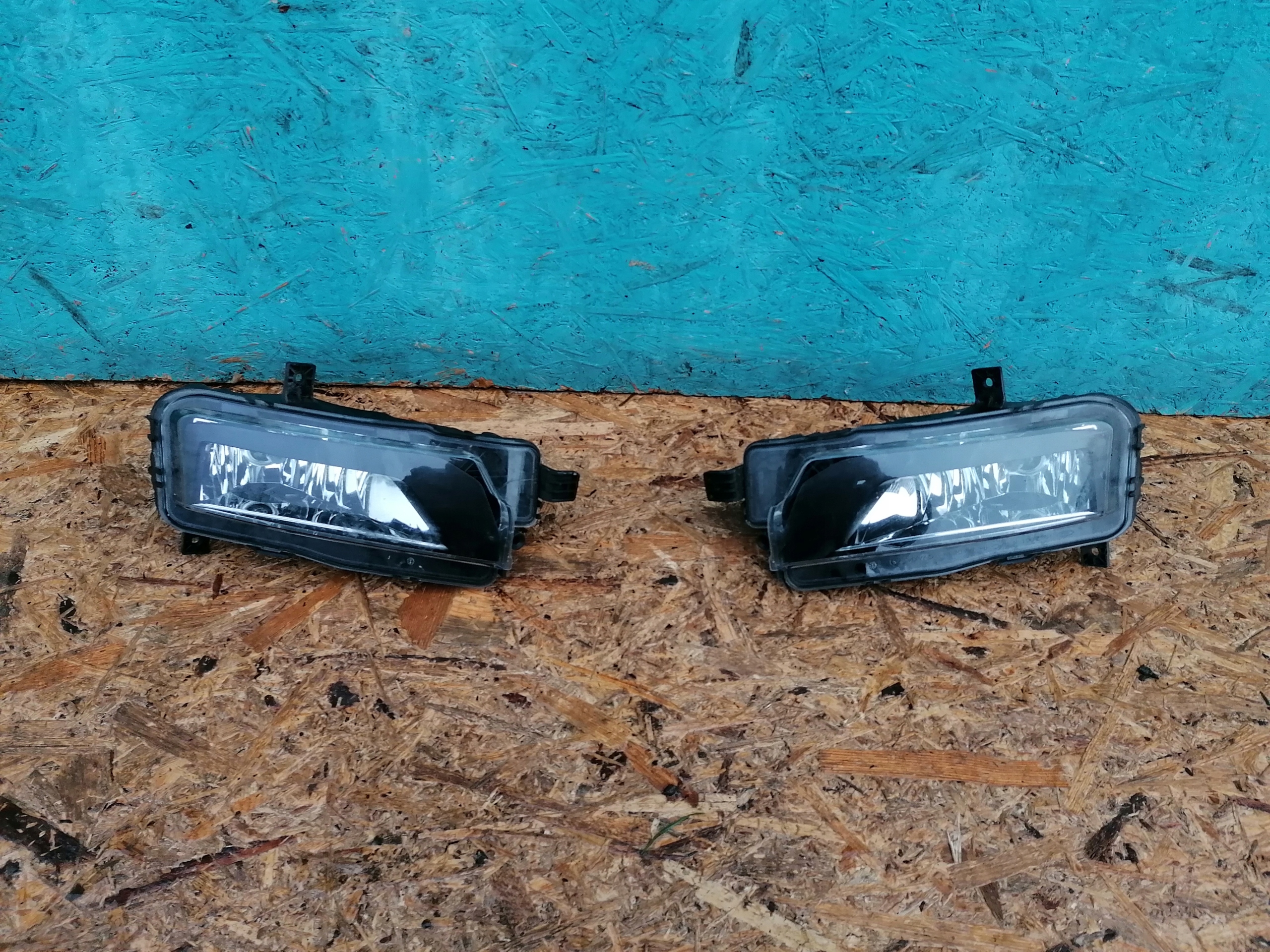 Галоген левый правый VW Crafter II 2n0 биржа Познань