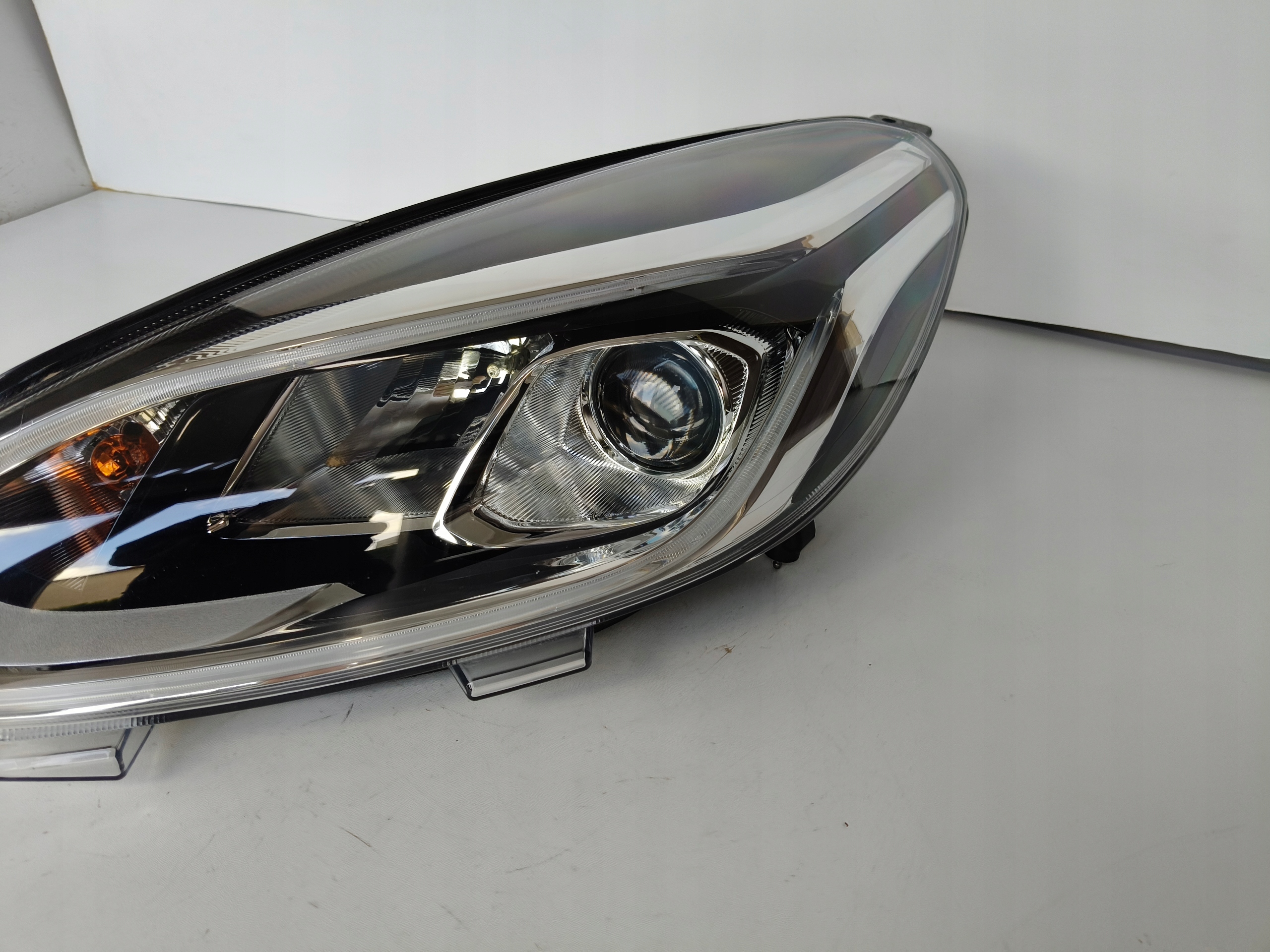 light left REFLEKTOR FORD FIESTA MK8 17- LED