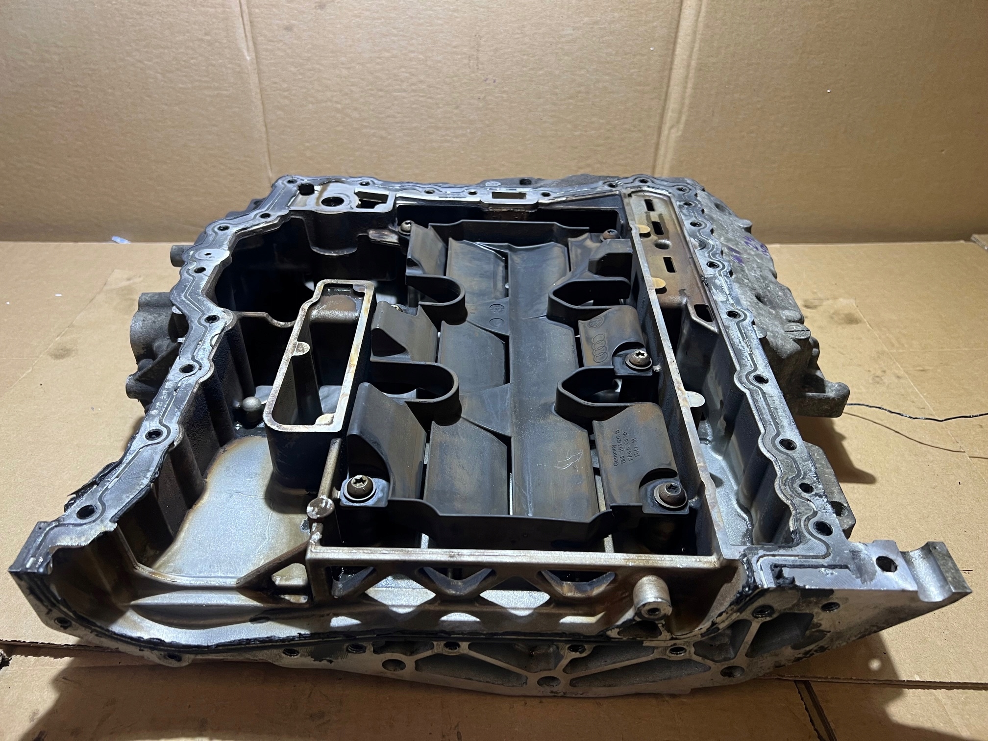 AUDI A6 C6 2.4 V6 BDW upper lower oil sump 06E103603C 06E103604G