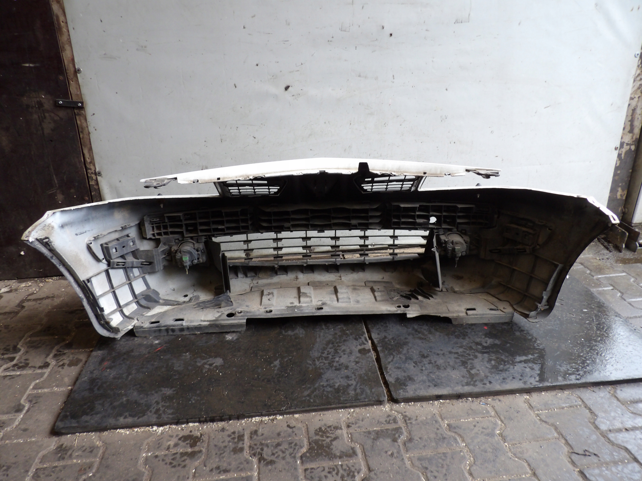 Renault Megane II CC bumper front coupe lak. NV676