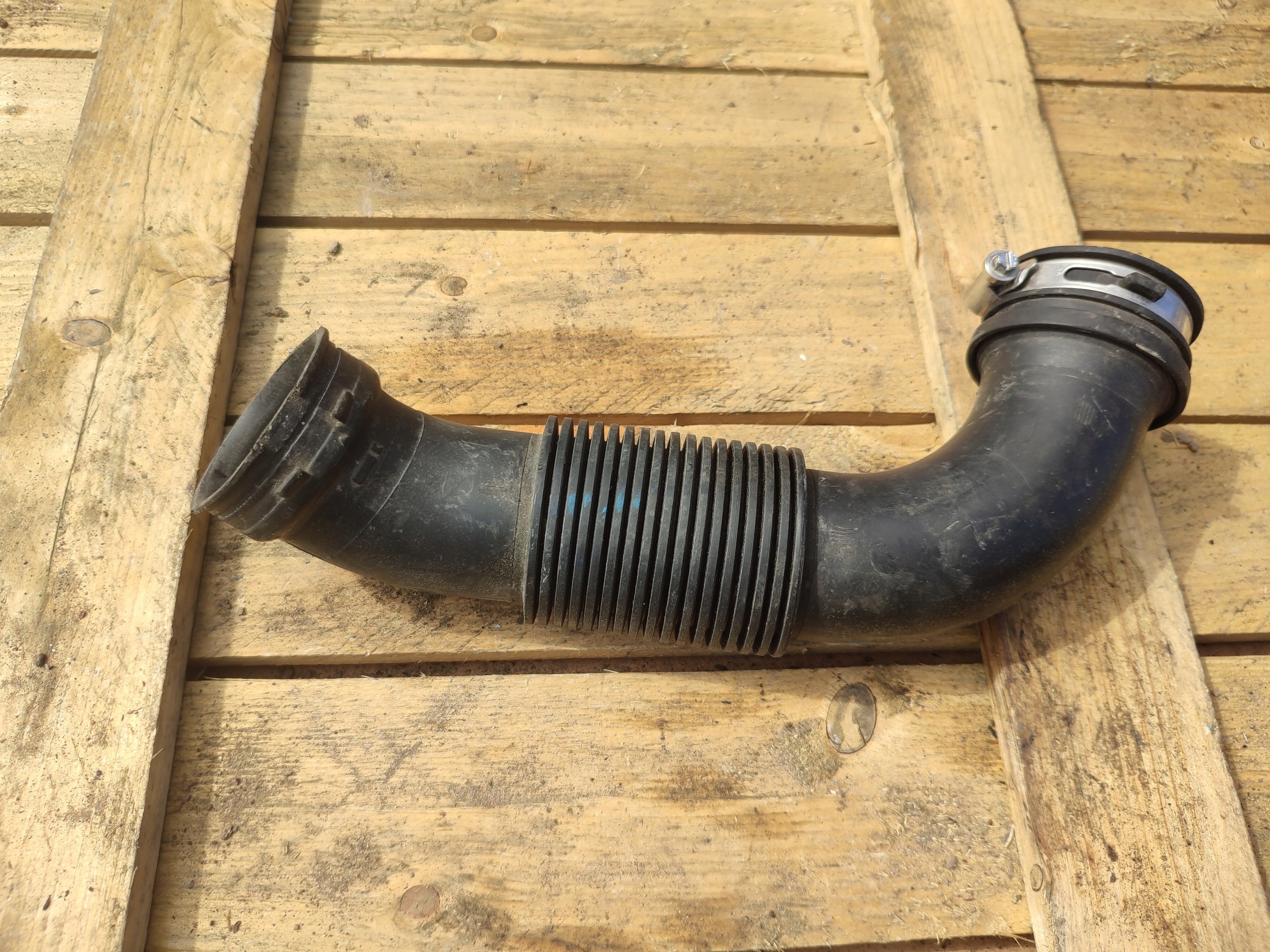 Schlauch luft FORD FOCUS III S9E0B 1.0L