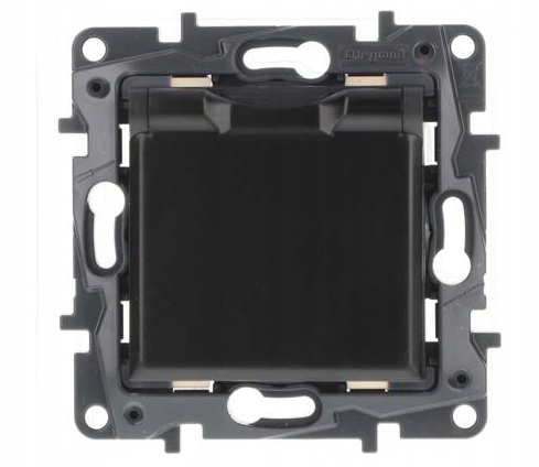 

Niloe Step Gniazdo z klapką IP44 czarne 863535