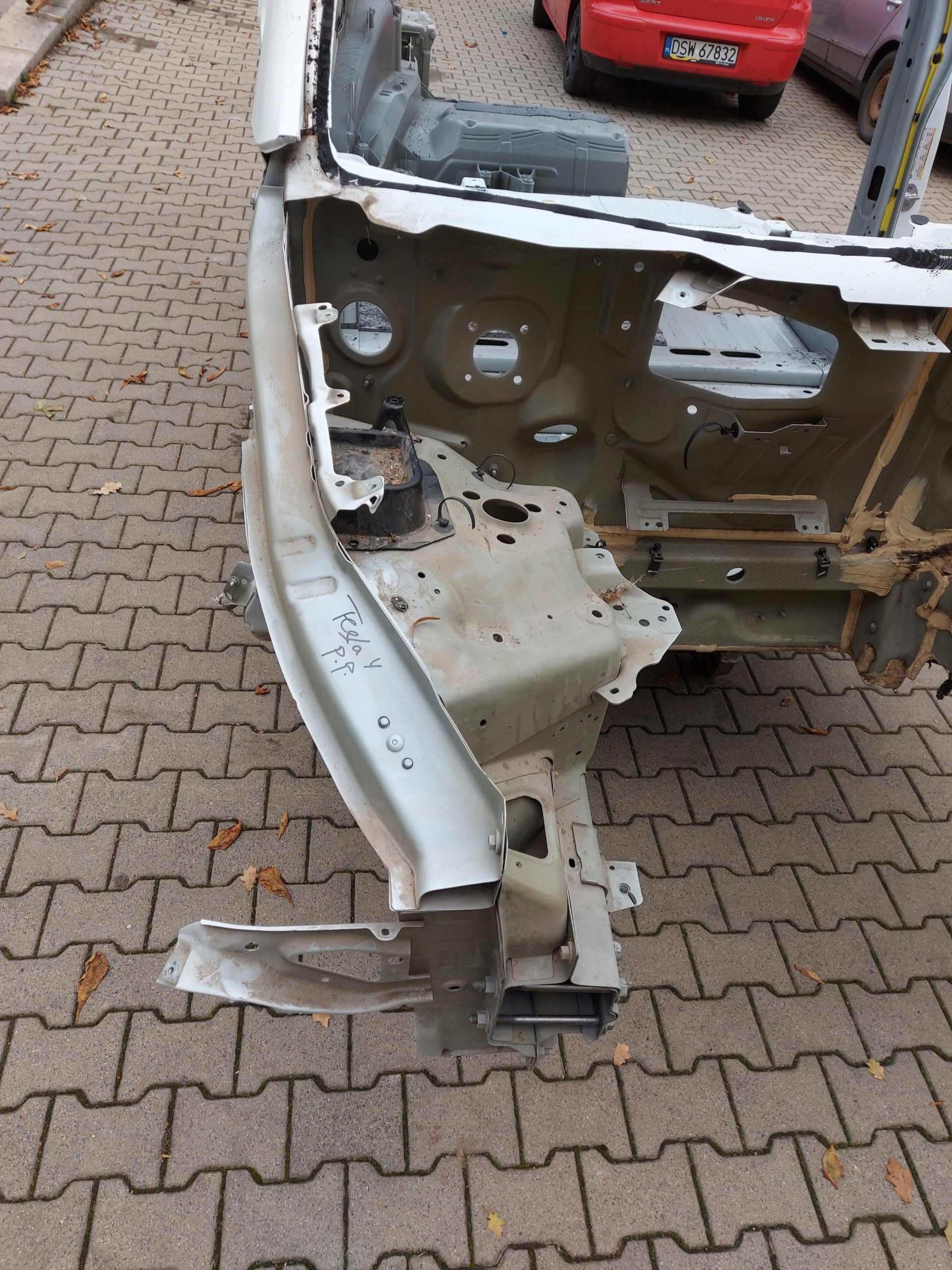 TESLA MODEL Y 2023r quarter quarter pillar threshold front right