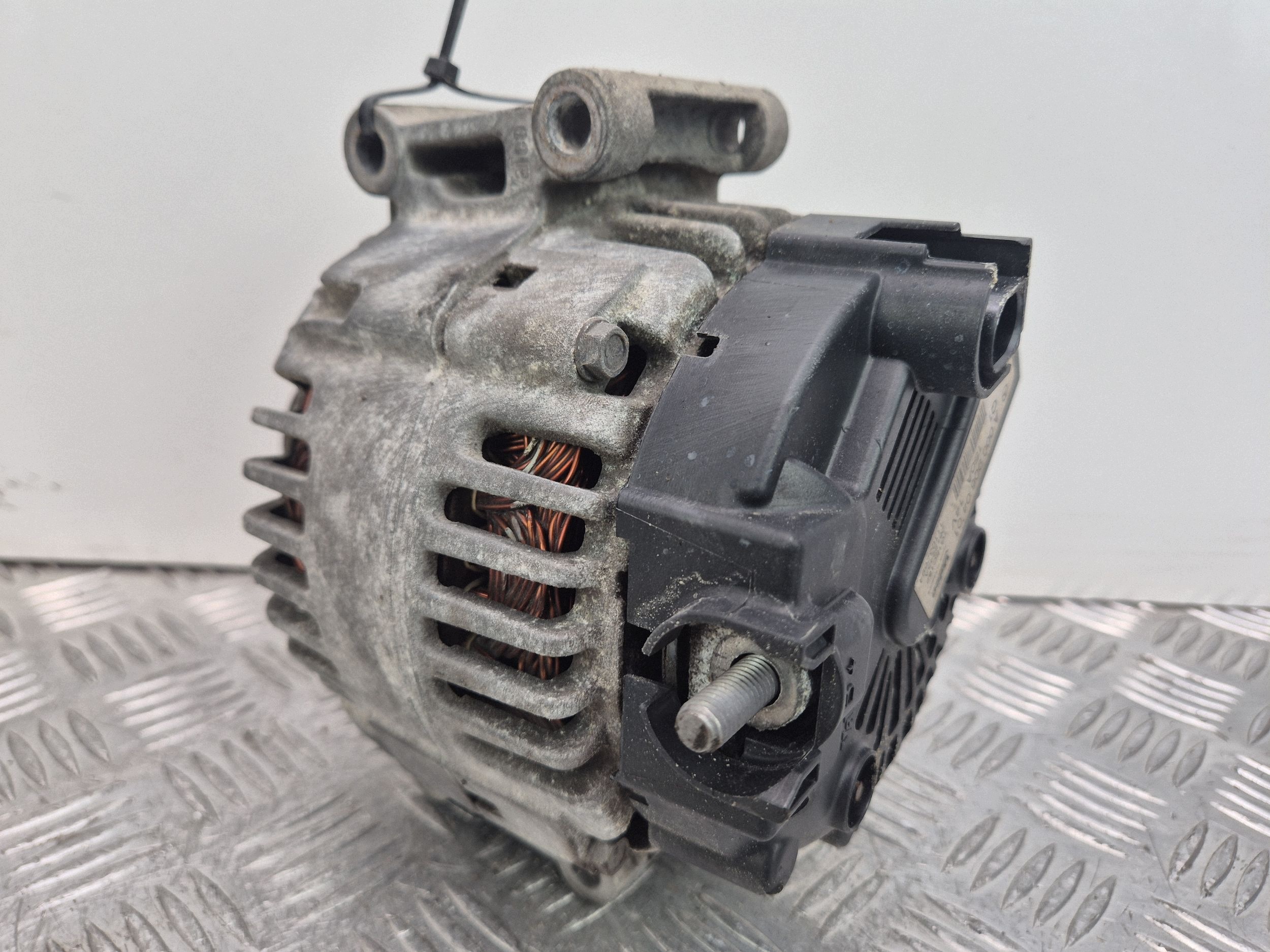 Mercedes C220 CDI C204 2.2 alternator A0009060401