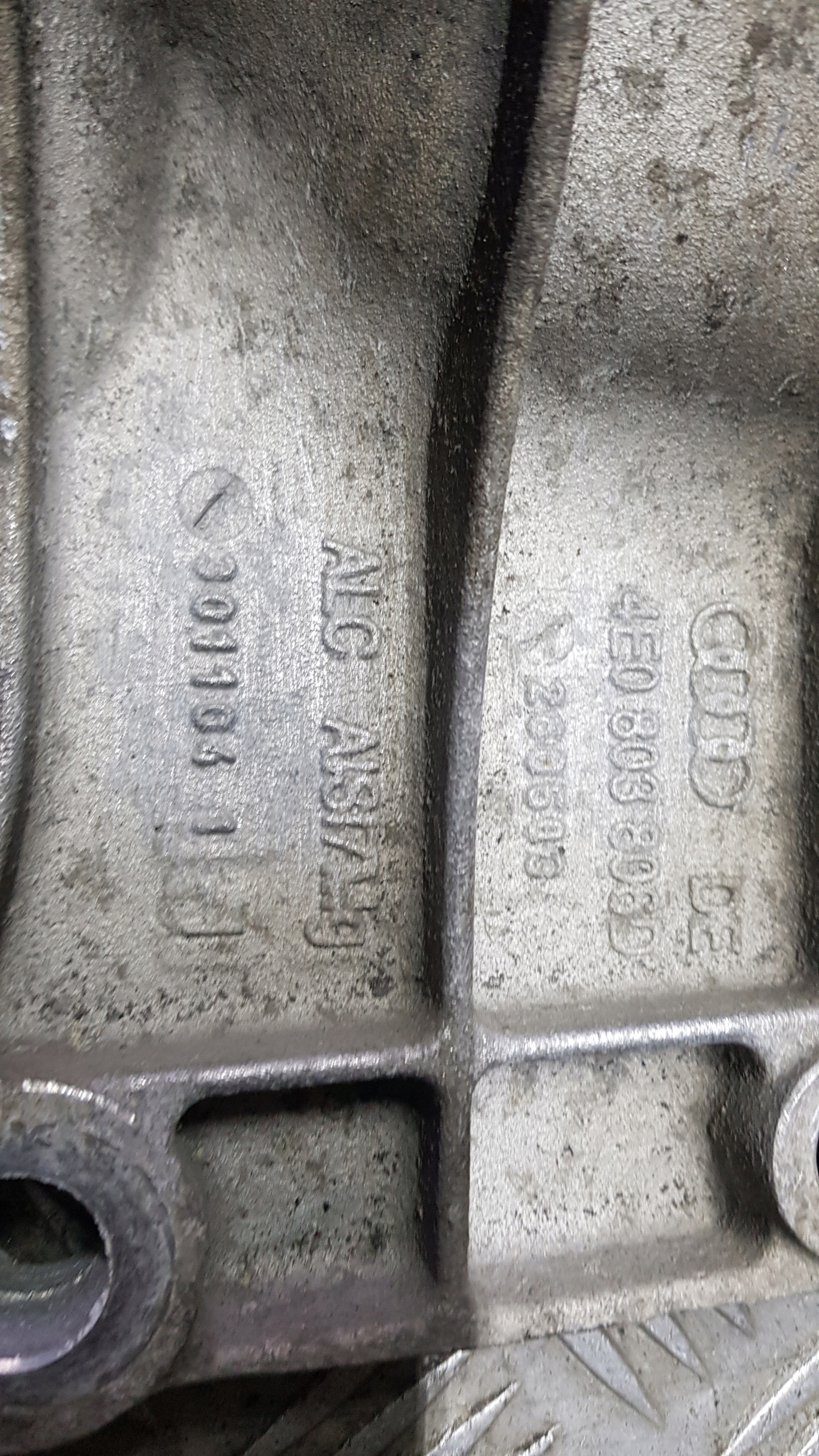 AUDI A8 D3 3.0 TDI Supporto cambio 4E0803806D