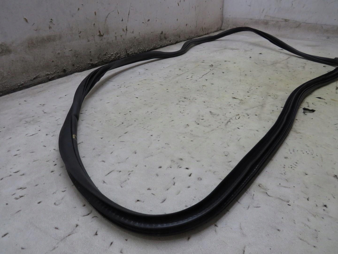 USZCZELKA DRZWI LEWY PRZÓD SX4 S-CROSS Strona zabudowy przód - lewa