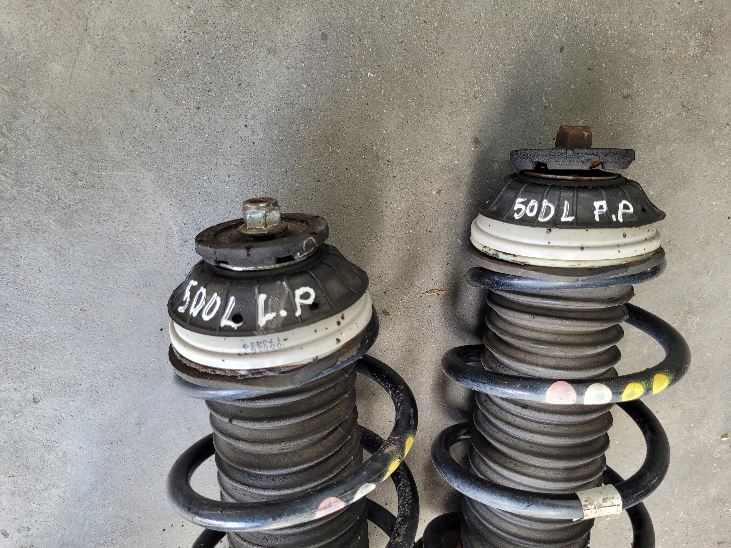 shock absorber front left right FIAT 500L 1.6 D