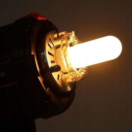 ŻARÓWKA MODELUJĄCA 150W E27 PILOT 3200K HALOGEN DO LAMP STUDYJNYCH Kod producenta E27-150W-HALOGEN