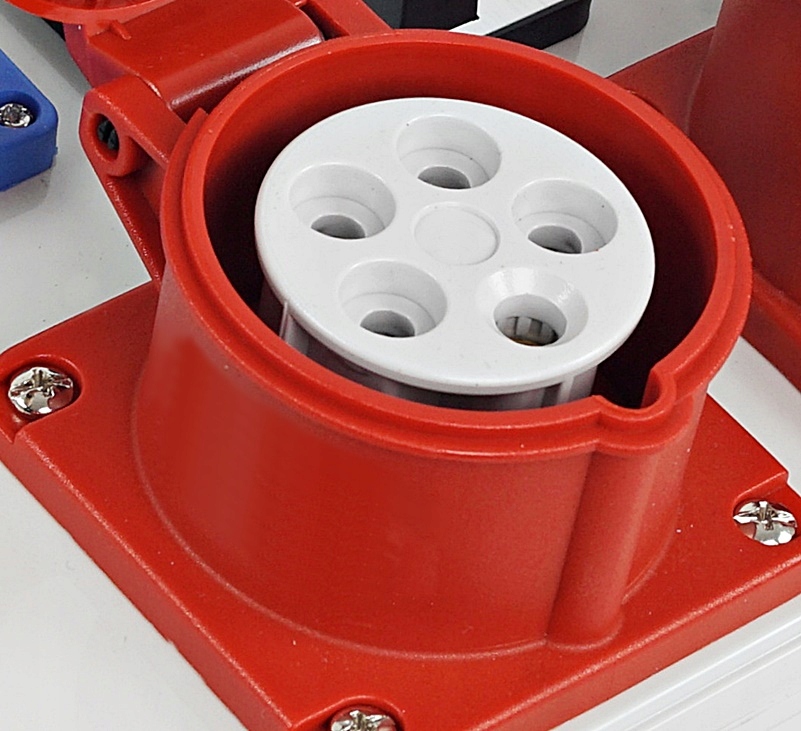 ROZDZIELNICA ROZDZIELNIA BUDOWLANA 2X32/5 4x230V Kod producenta RSBO ELEKTRYCZNA SKRZYNKA GNIAZDO STAŁE