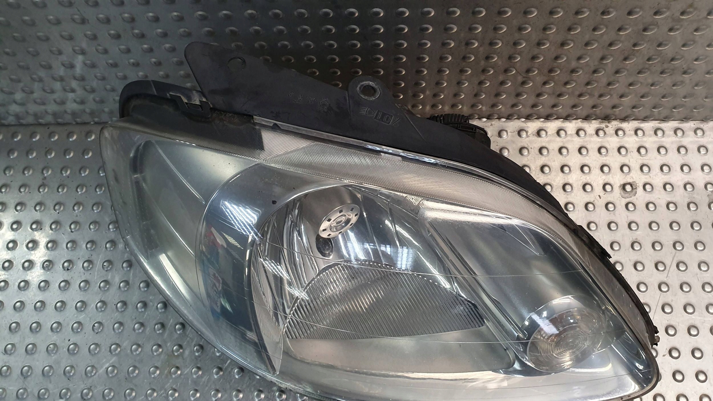 light front right VW FOX 05