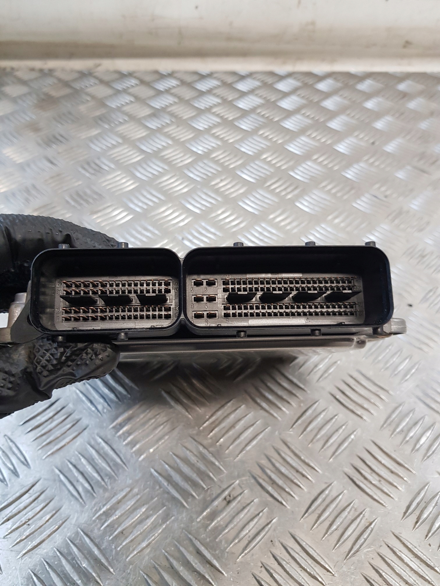 control unit of the engine 8E0906018K 0261S01006 AUDI A4 B6 2.0FSI