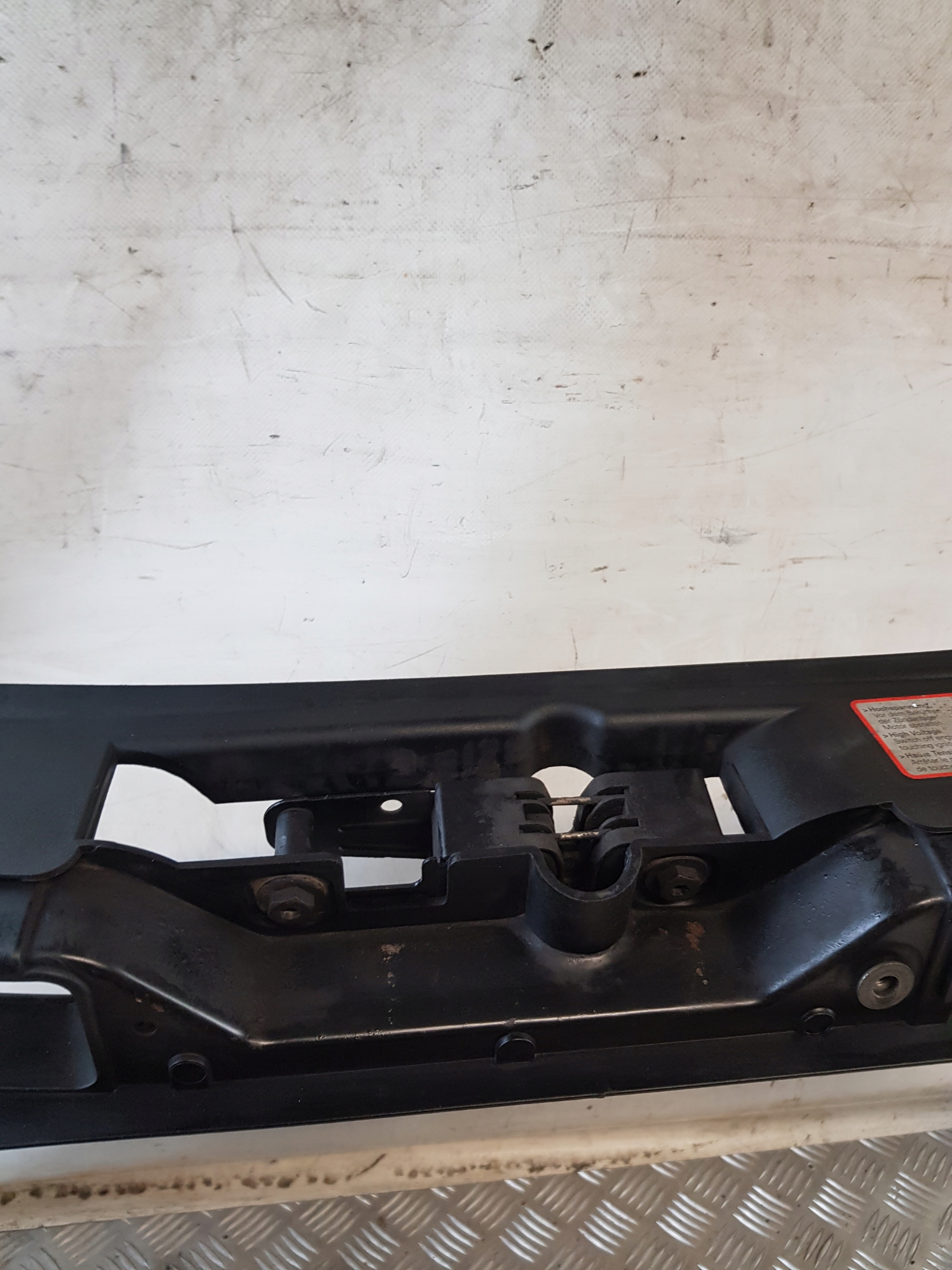 support panel for radiators pillar iron 4F0805594 AUDI A6C6 2.4 V6 KOMBI