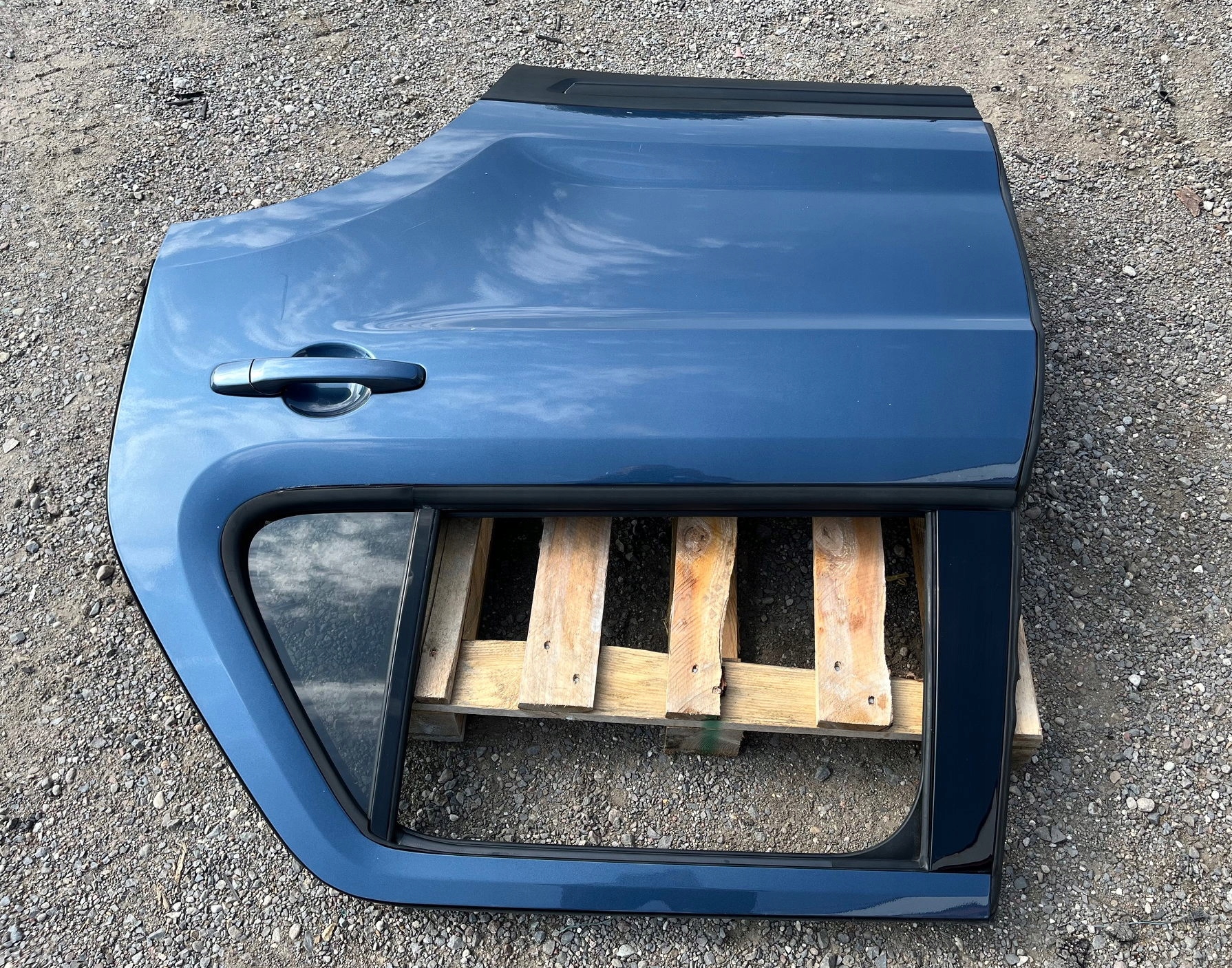 door rear. rear part left left side Ford Explorer V 2016