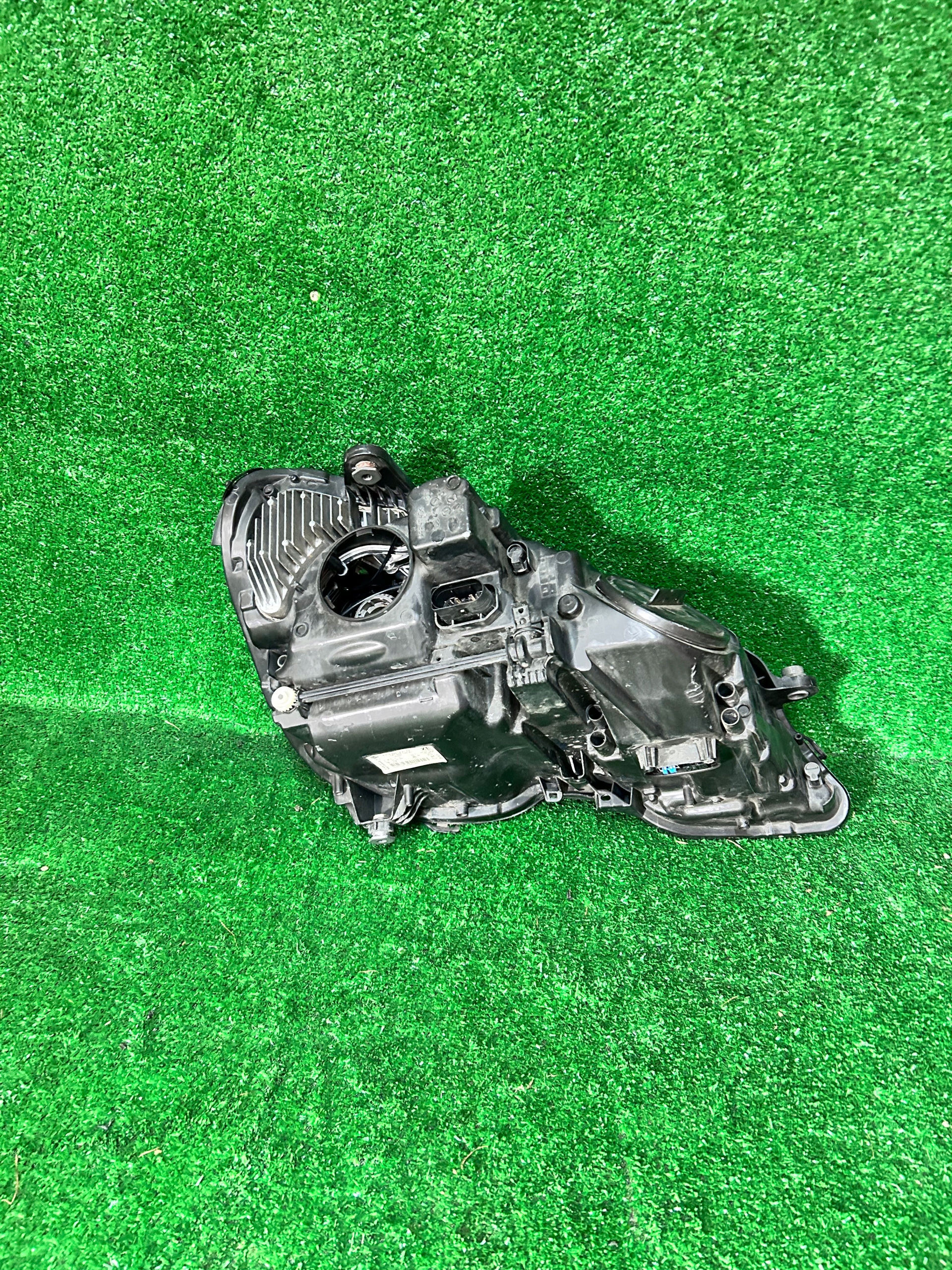 REFLEKTOR left MERCEDES E-KLASA W212 XENON positioning NR.R