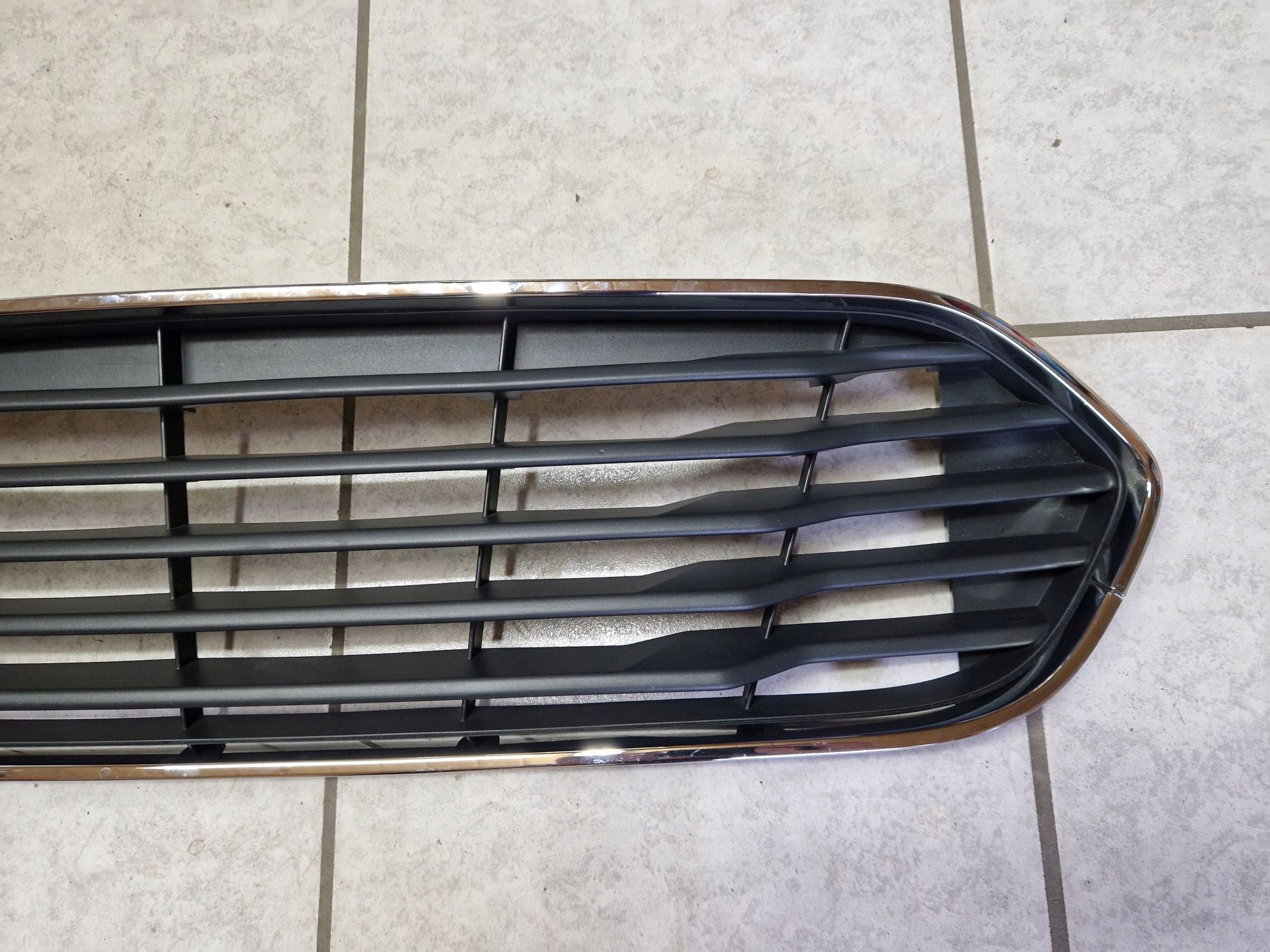 GRILLE FORD TRANSIT COURIER LIFT 2018R->