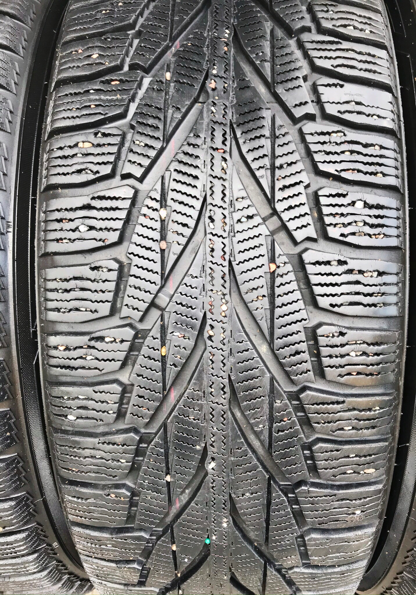 4x 215/65R16 NOKIAN HAKKAPELITTA R2 SUV 102R ZIMA Marka Nokian Tyres