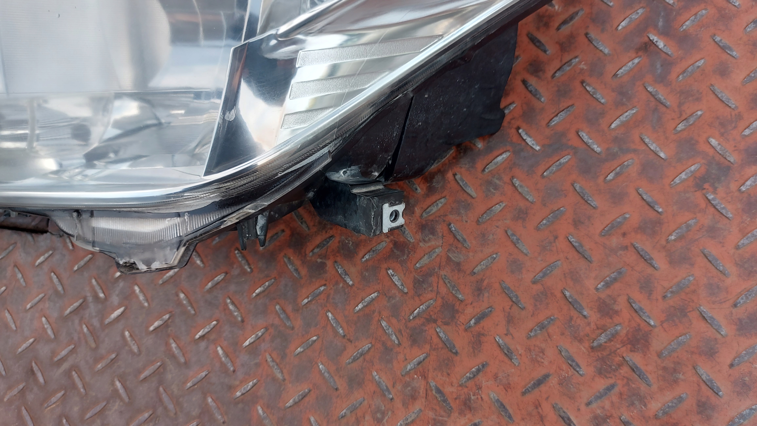 REFLEKTOR light left left front TOYOTA LAND CRUISER J200 07