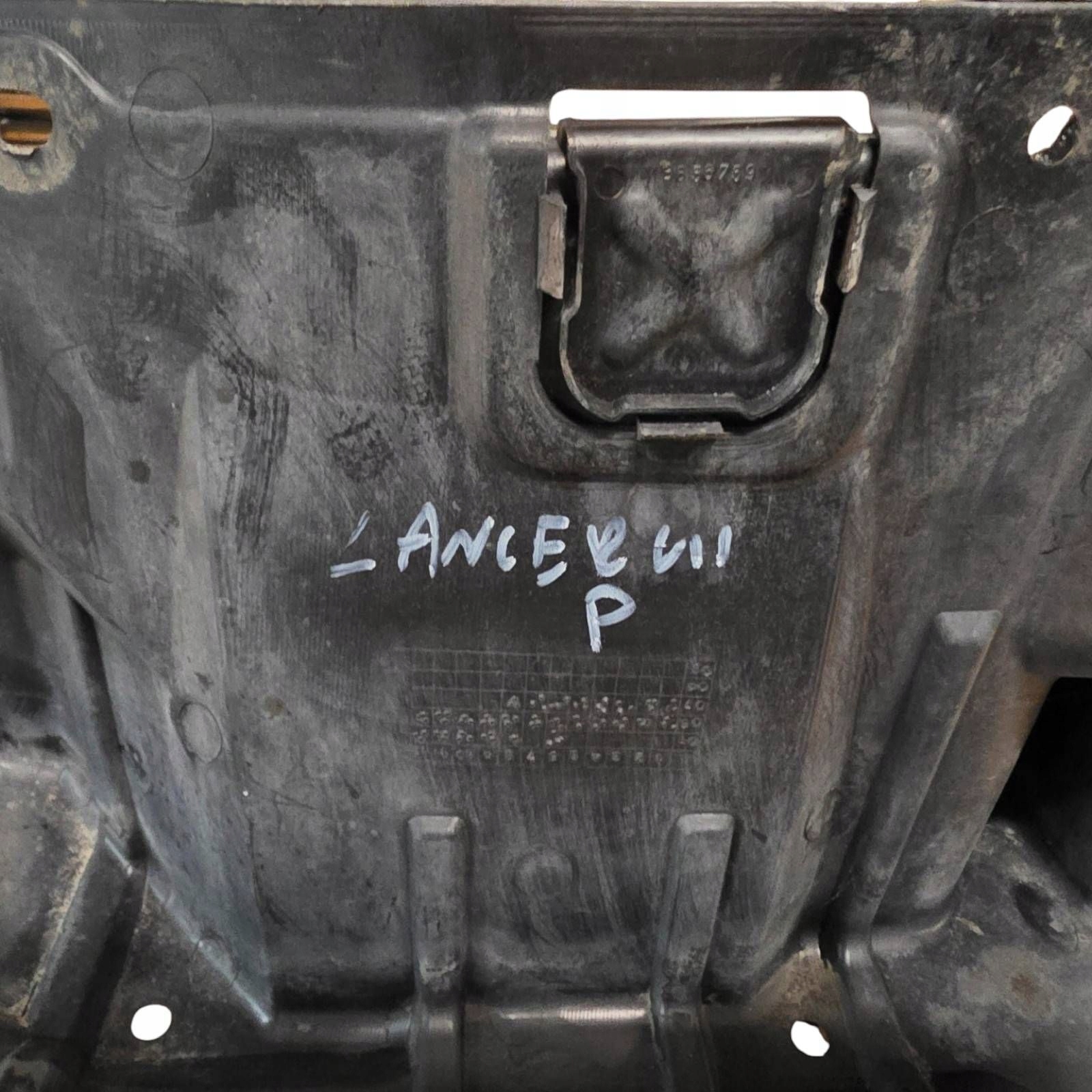 cover side of the engine right MITSUBISHI LANCER VII MN154380
