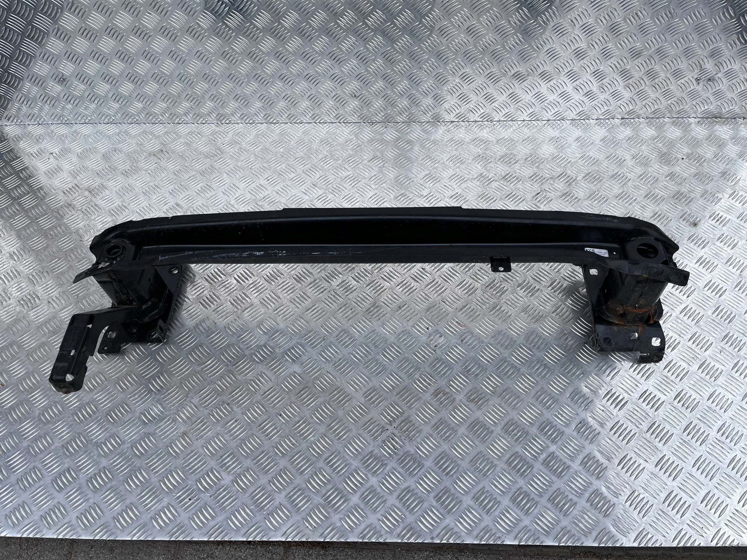 BELKA ZDERZAKA PRZÓD VW GOLF VIII 19- USZKODZONA